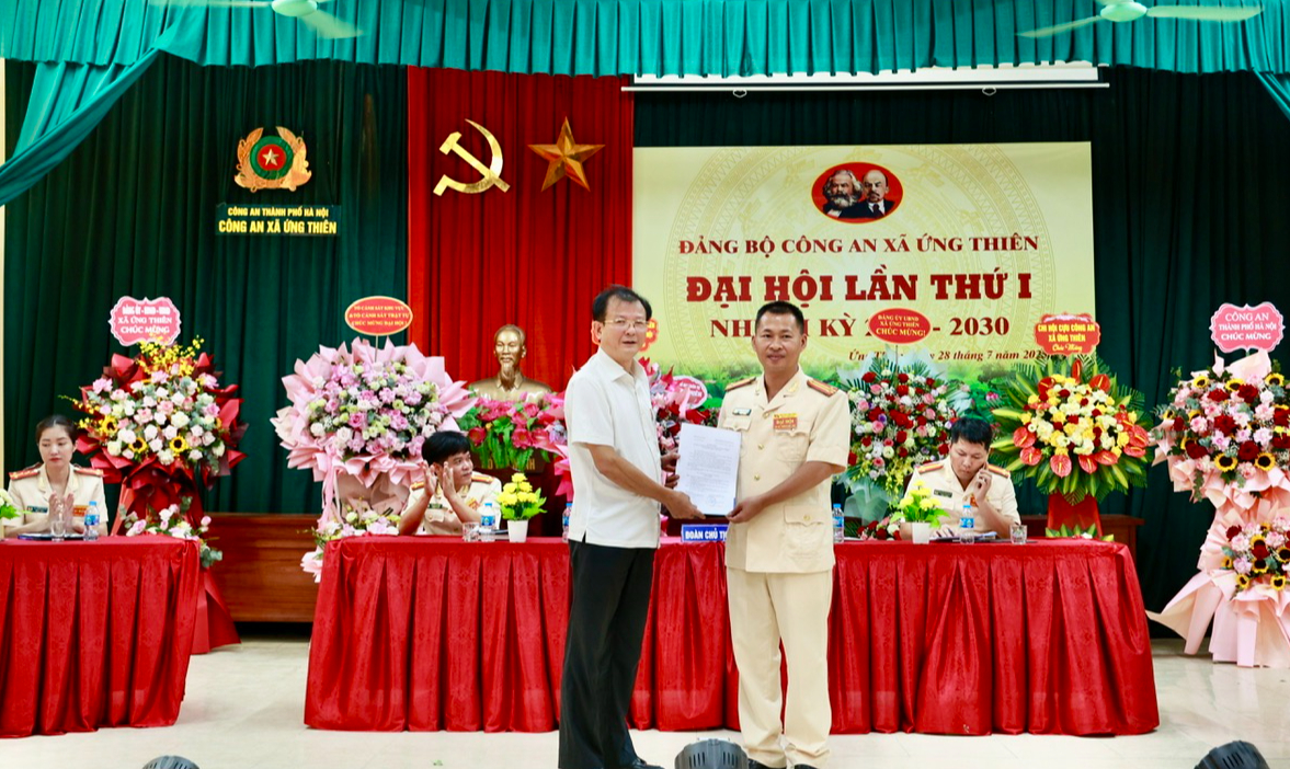 Đại hội Đảng bộ Công an xã Ứng Thiên lần thứ I: Định hướng phát triển vững chắc trong giai đoạn mới- Ảnh 2. Đại hội Đảng bộ Công an xã Ứng Thiên lần thứ I: Định hướng phát triển vững chắc trong giai đoạn mới- Ảnh 2.