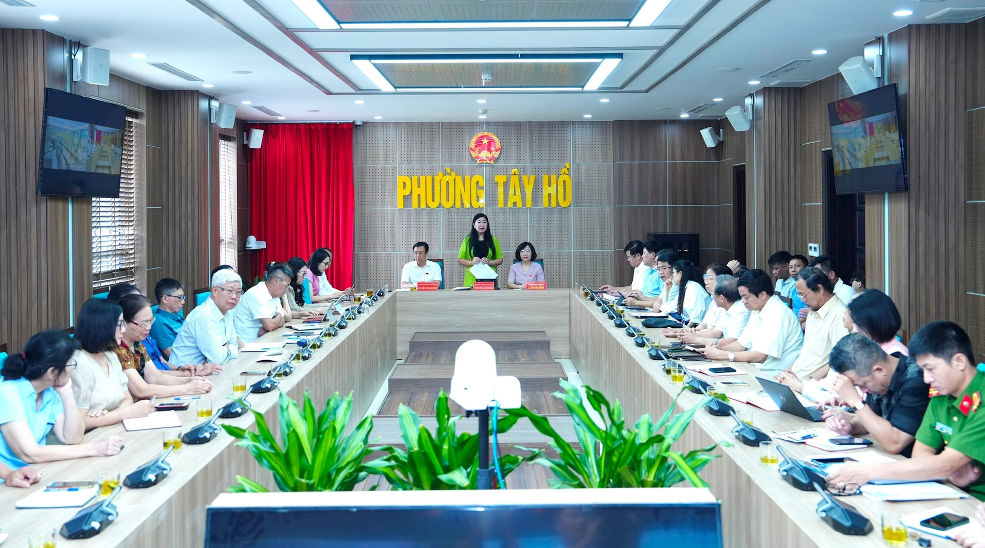 Tổ đại biểu HĐND thành phố Hà Nội tiếp xúc cử tri các phường Tây Hồ, Phú Thượng- Ảnh 1.
