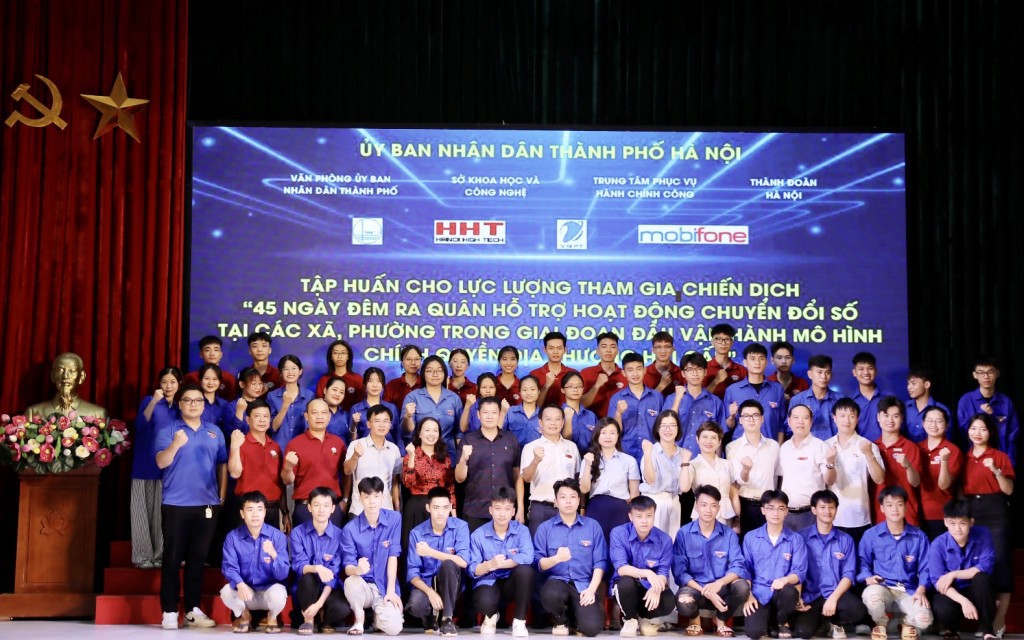 Ban Tổ chức cùng các đoàn viên, thanh niên tham gia Tập huấn