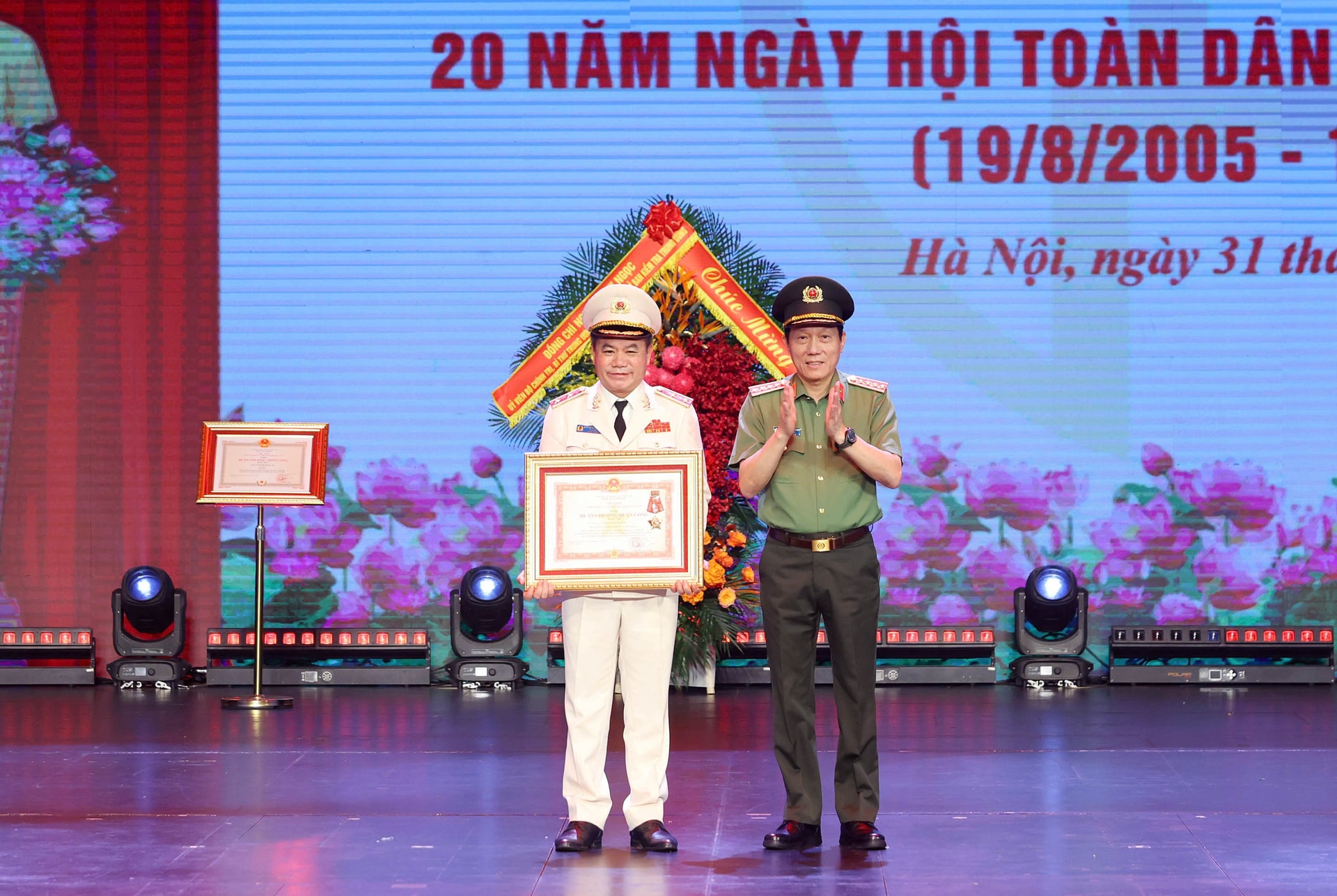 Xây dựng lực lượng Công an Thủ đô thực sự tinh nhuệ, hiện đại, vì nhân dân phục vụ- Ảnh 8.