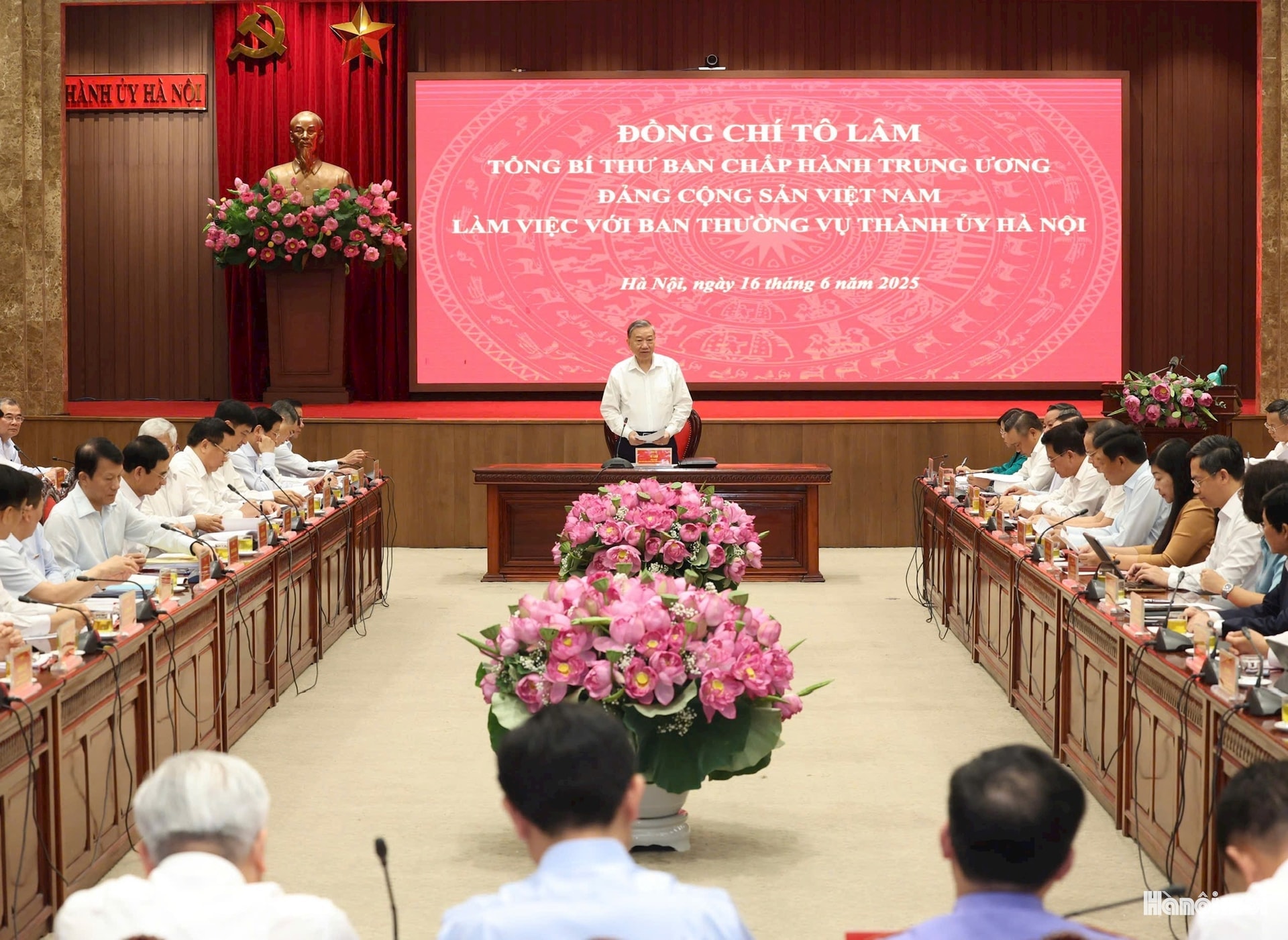 Tiếp tục định vị, phát triển Hà Nội theo hướng bảo đảm thực chất, thu hút và phát triển mạnh mẽ nguồn nhân lực chất lượng cao- Ảnh 1.