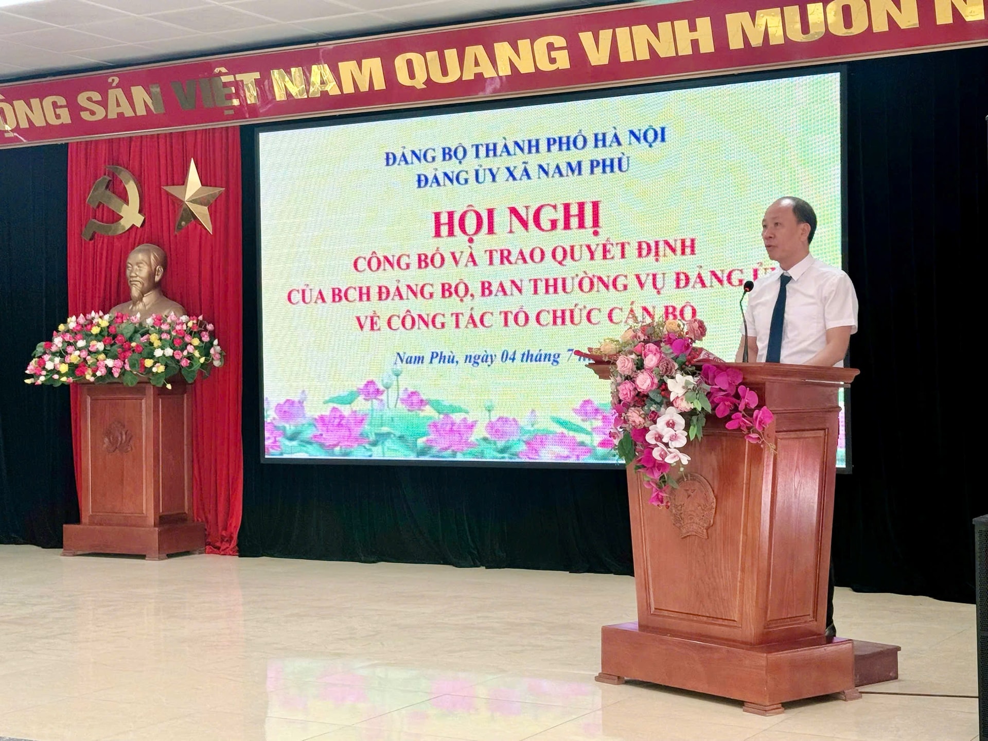 Đảng ủy xã Nam Phù công bố và trao quyết định công tác cán bộ- Ảnh 1.
