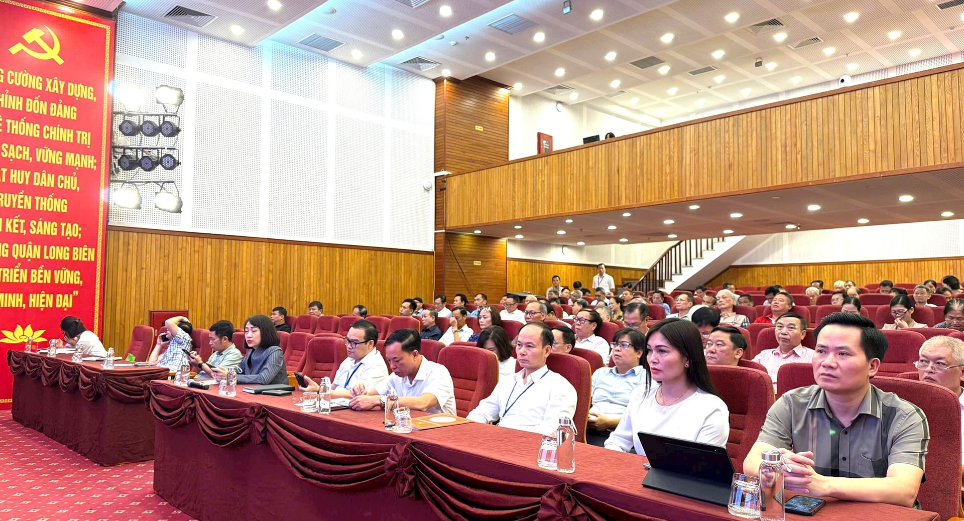 Cử tri Hà Nội vui mừng khi mô hình chính quyền địa phương 2 cấp đã đồng bộ, vận hành trơn tru- Ảnh 4.