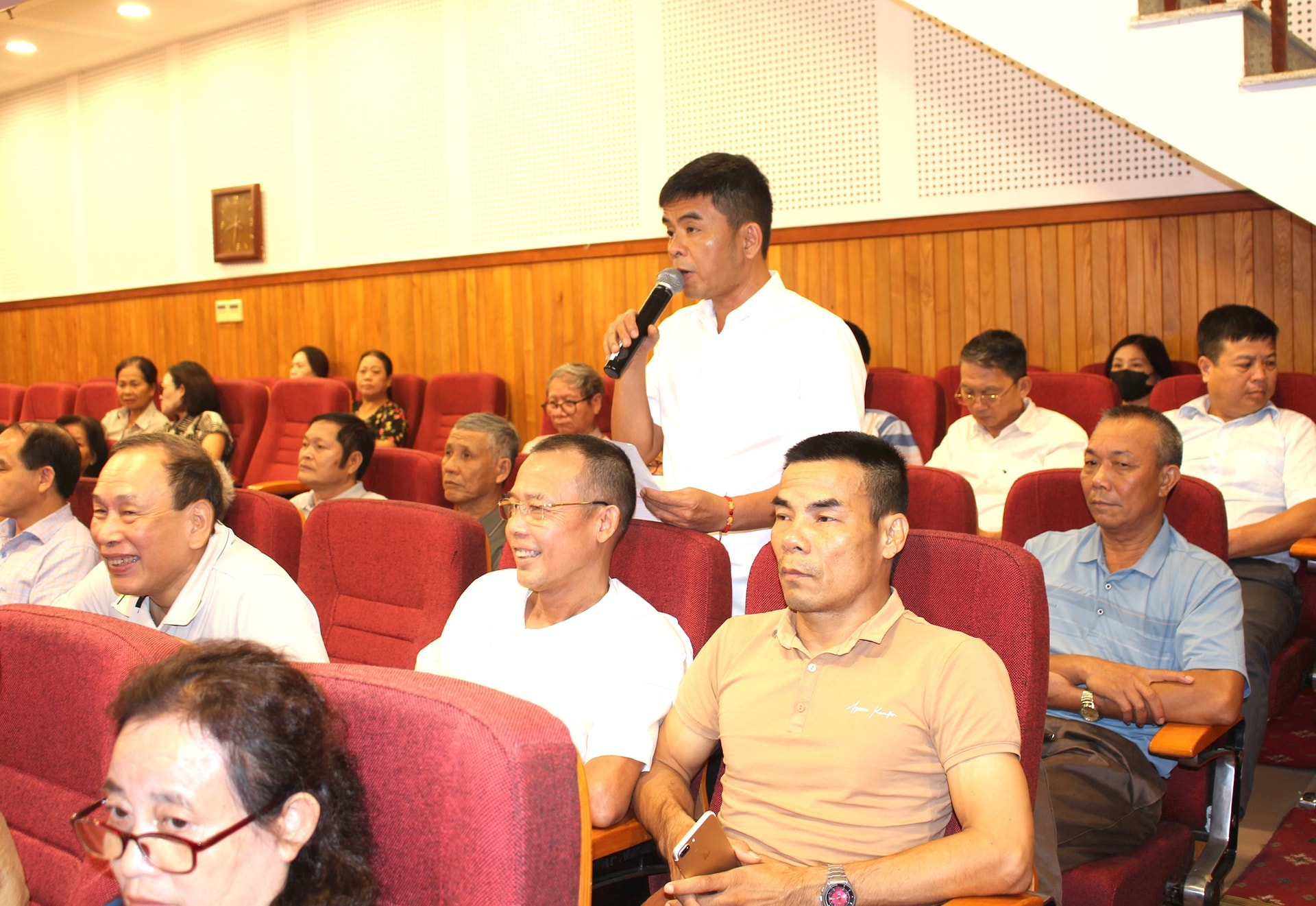Cử tri Hà Nội vui mừng khi mô hình chính quyền địa phương 2 cấp đã đồng bộ, vận hành trơn tru- Ảnh 5.