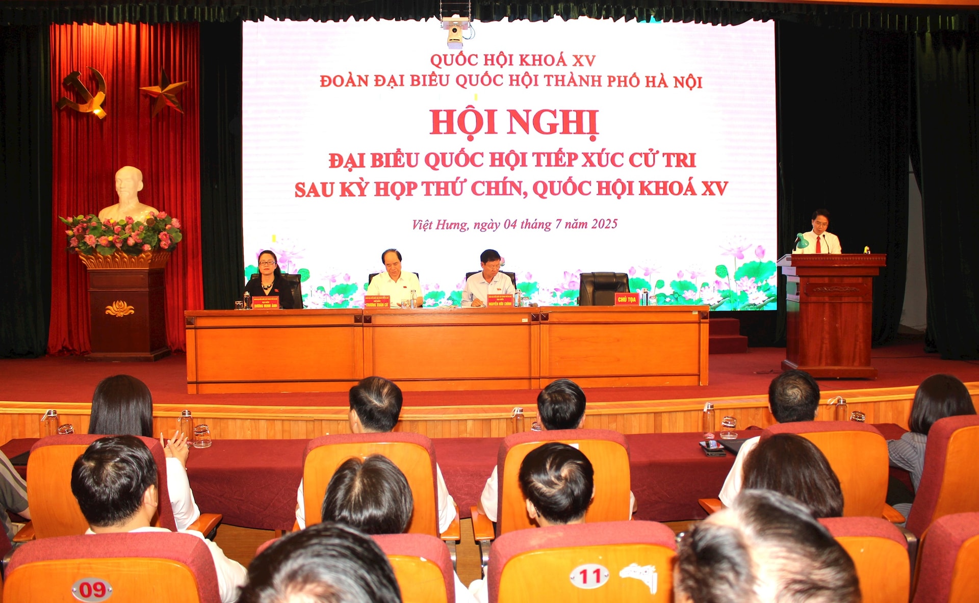 Cử tri Hà Nội vui mừng khi mô hình chính quyền địa phương 2 cấp đã đồng bộ, vận hành trơn tru- Ảnh 1.
