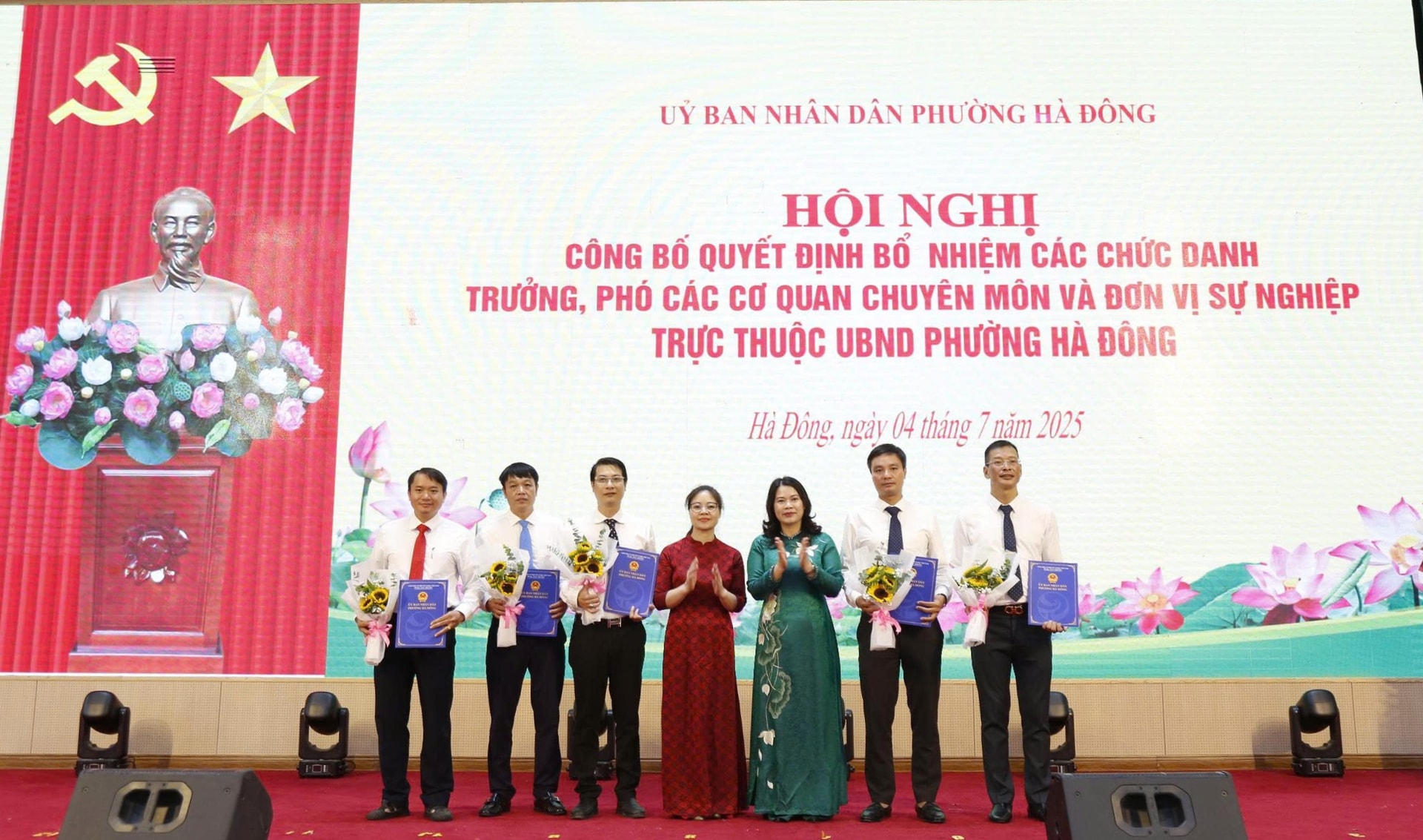 Phường Hà Đông công bố các quyết định về công tác cán bộ- Ảnh 2.