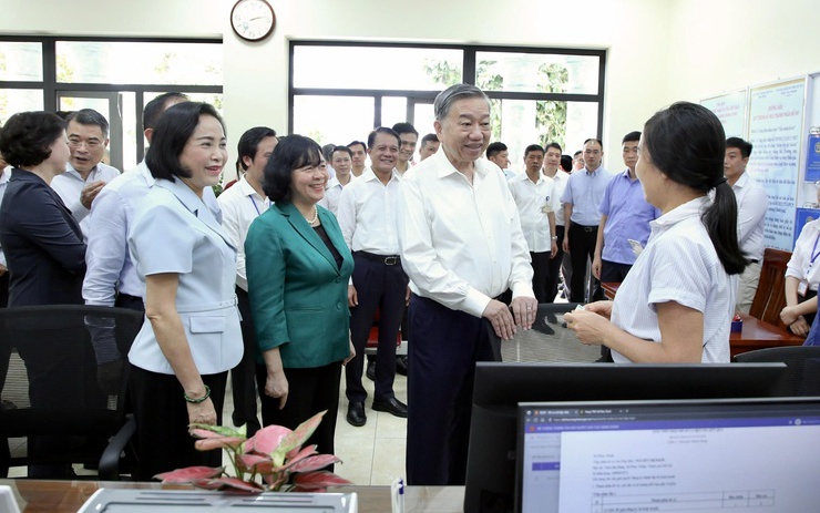 Tổng Bí thư Tô Lâm thăm Điểm Phục vụ hành chính công của phường Tây Hồ