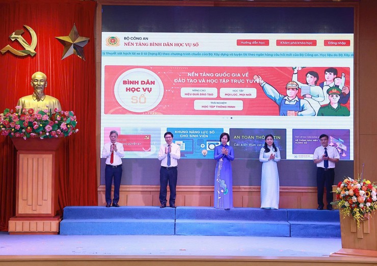 Đảng ủy phường Thanh Xuân: tiếp nhận, thành lập 90 tổ chức Đảng trực thuộc, phát động phong trào “Bình dân học vụ số”- Ảnh 3.
