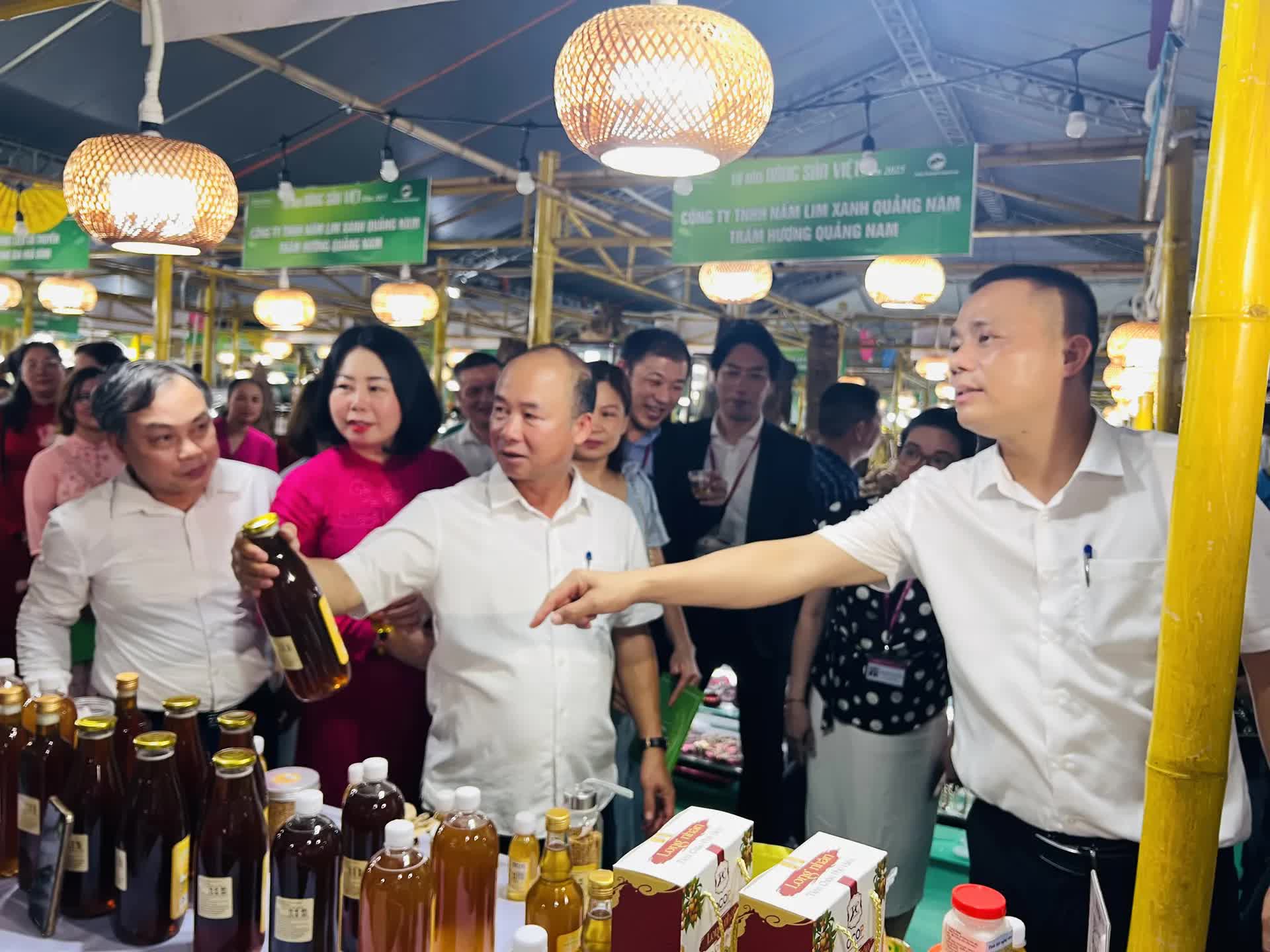 Sôi động "Tự hào nông sản Việt Nam" 2025: Kết nối tiêu thụ, lan tỏa bền vững- Ảnh 3.