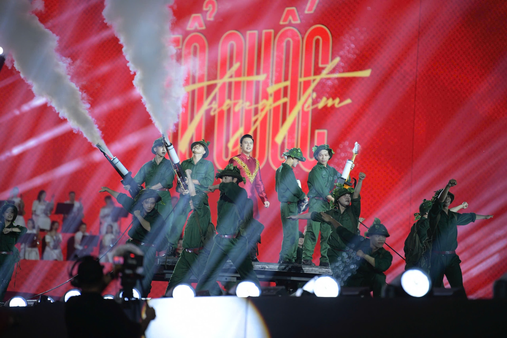 “Concert quốc gia” - “Tổ quốc trong tim”: Hùng tráng, xúc động và tự hào- Ảnh 8.