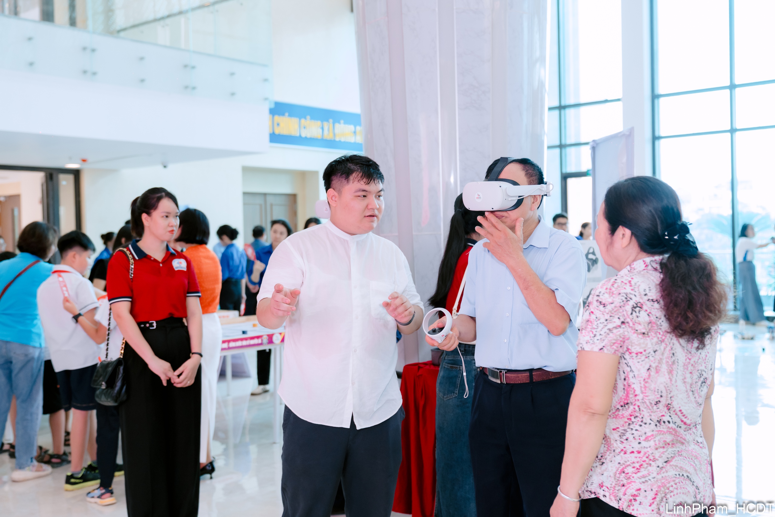 ドンアンコミューンは、首都および全国の「すべての人にデジタル教育を」運動の明るい兆しとなることを目指しています - 写真8。 Xã Đông Anh phấn đấu trở thành điểm sáng trong phong trào “Bình dân học vụ số” của Thủ đô và cả nước- Ảnh 8.