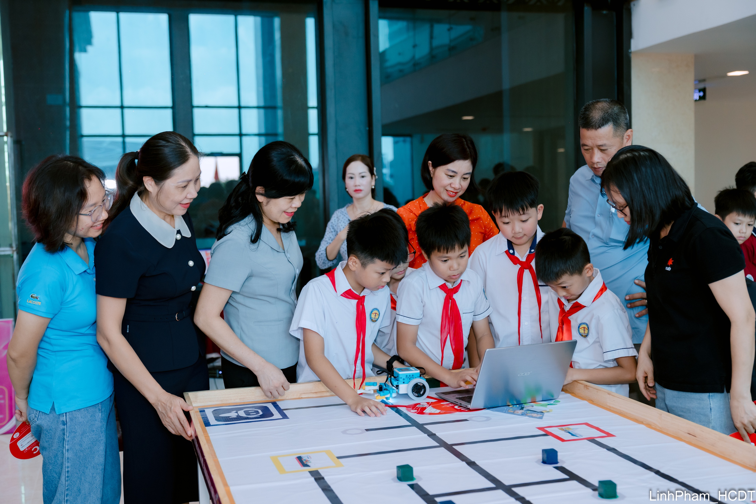 ドンアンコミューンは、首都および全国の「すべての人にデジタル教育を」運動の明るい兆しとなることを目指しています - 写真 7。 Xã Đông Anh phấn đấu trở thành điểm sáng trong phong trào “Bình dân học vụ số” của Thủ đô và cả nước- Ảnh 7.