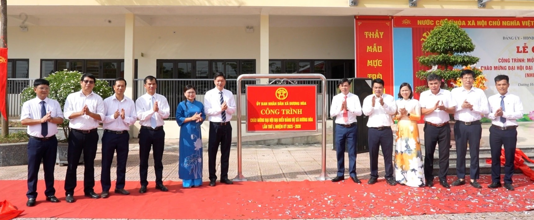 Xã Dương Hòa gắn biển công trình chào mừng Đại hội đại biểu Đảng bộ xã lần thứ I- Ảnh 2.