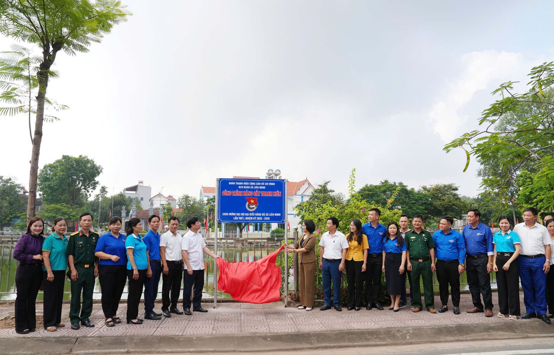 Xã Liên Minh gắn biển nhiều công trình, mô hình, phần việc chào mừng Đại hội đại biểu Đảng bộ xã lần thứ I- Ảnh 1.