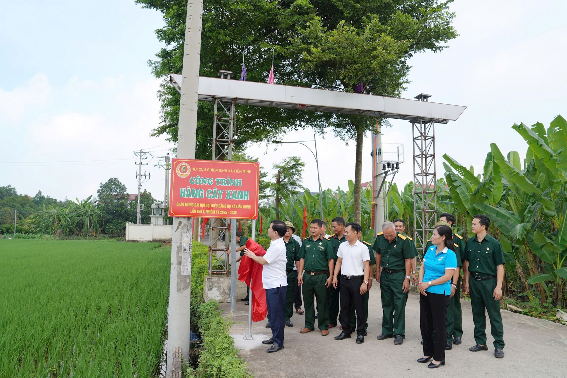 Xã Liên Minh gắn biển nhiều công trình, mô hình, phần việc chào mừng Đại hội đại biểu Đảng bộ xã lần thứ I- Ảnh 3.