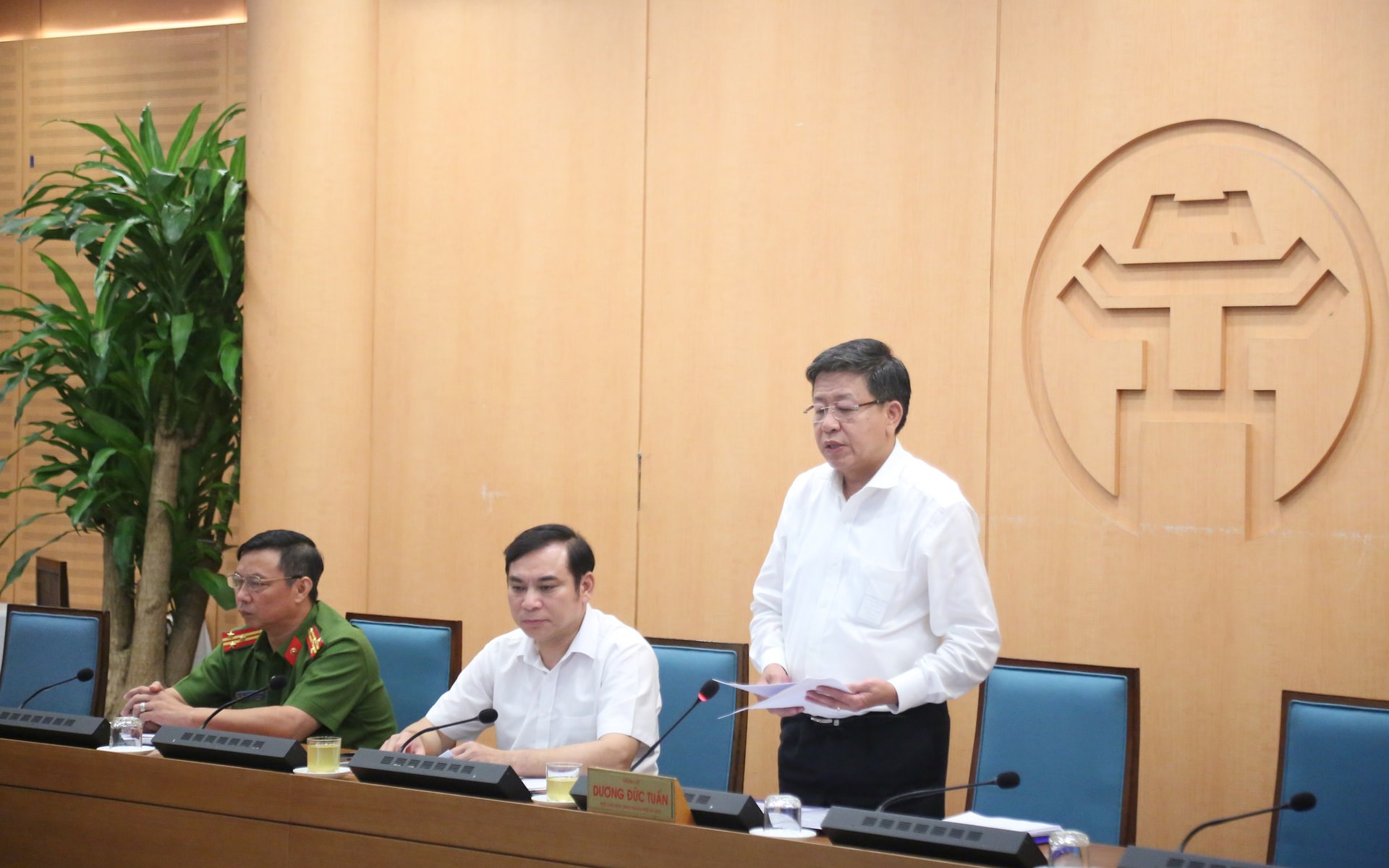 Ủy viên Ban Thường vụ Thành ủy, Phó Chủ tịch UBND thành phố Hà Nội Dương Đức Tuấn tham luận tại Điểm cầu Hà Nội
