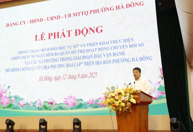 Hà Đông phát động phong trào "Bình dân học vụ số": Mỗi người dân là một học viên chuyển đổi số- Ảnh 2.