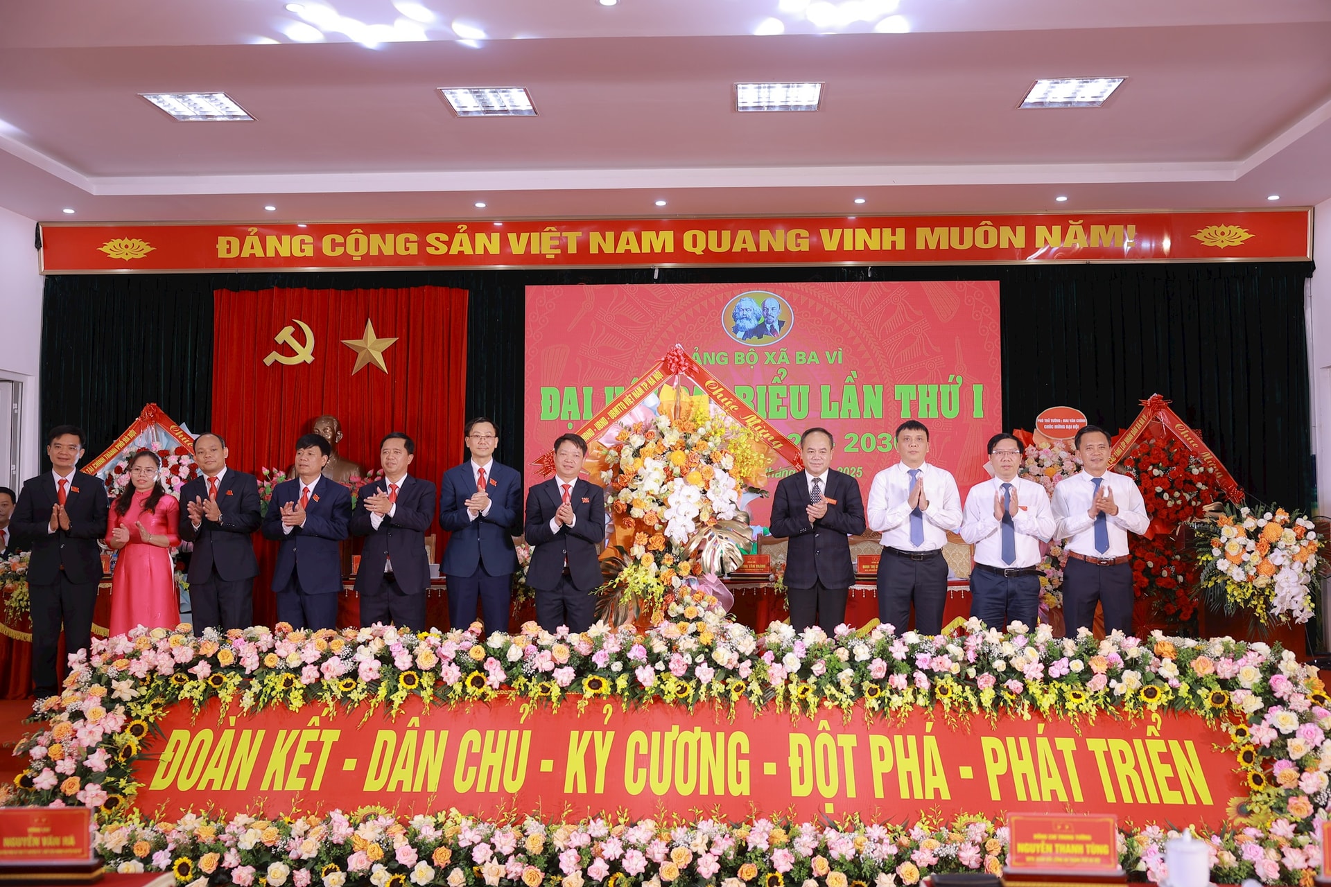Ba Vì phải bứt phá, phấn đấu đạt chuẩn nông thôn mới kiểu mẫu- Ảnh 1.