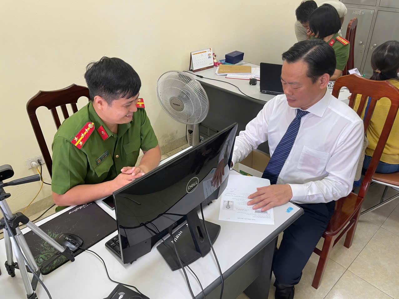 Phường Hồng Hà triển khai cấp đổi thẻ đảng viên- Ảnh 2.