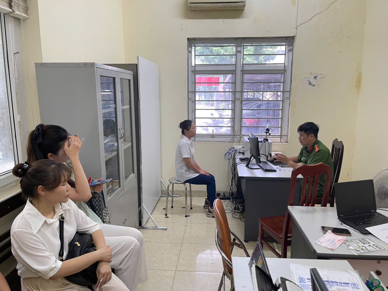Phường Hồng Hà triển khai cấp đổi thẻ đảng viên- Ảnh 1.