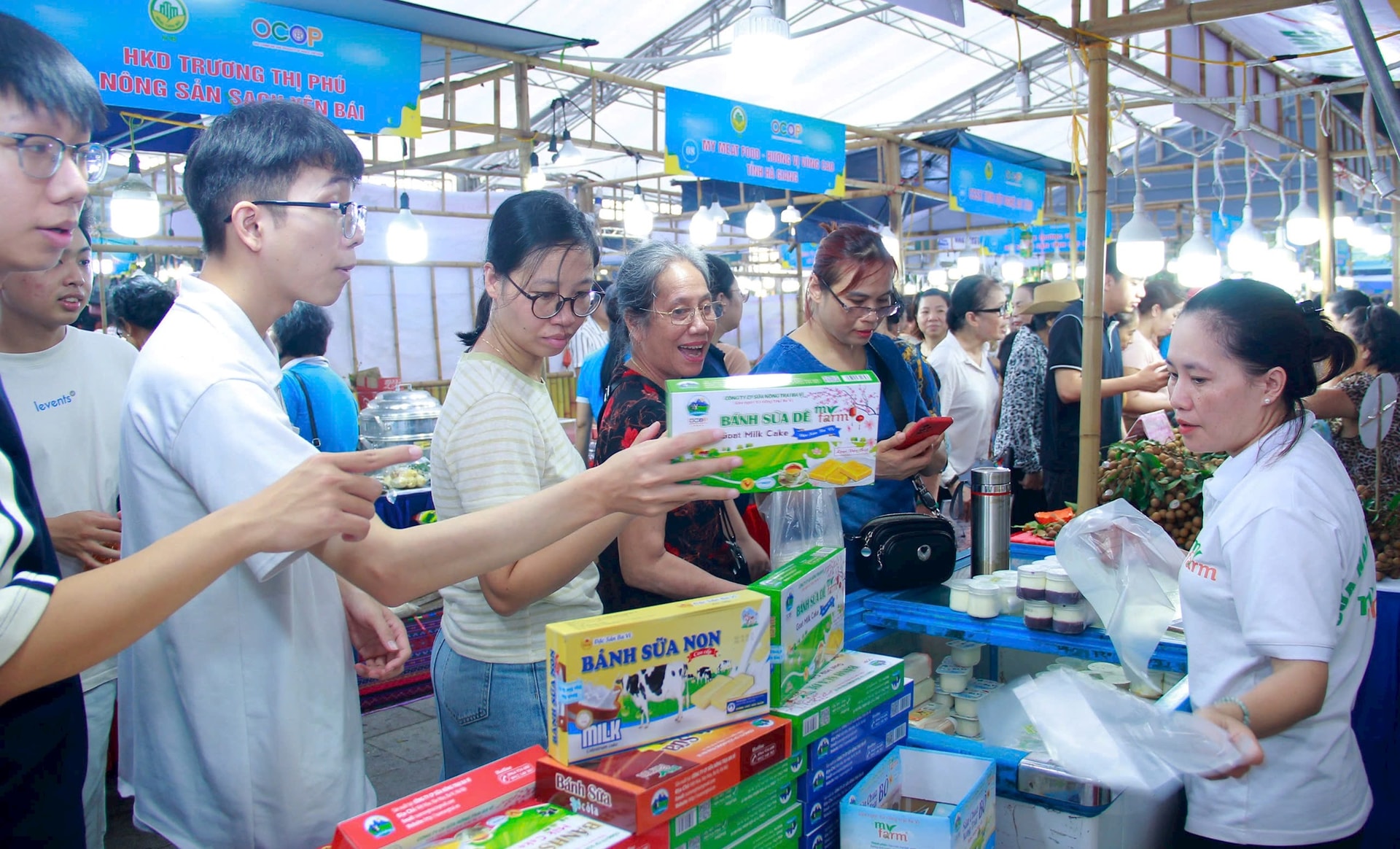 Khai mạc tuần hàng tư vấn, giới thiệu và xúc tiến tiêu thụ sản phẩm OCOP, làng nghề năm 2025- Ảnh 4.