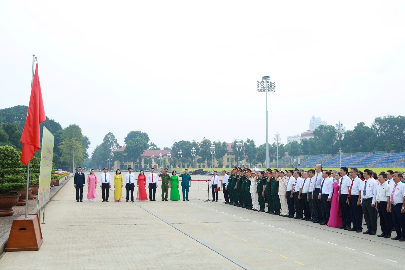 Đảng bộ, chính quyền và nhân dân phường Xuân Đỉnh báo công dâng Bác- Ảnh 2.