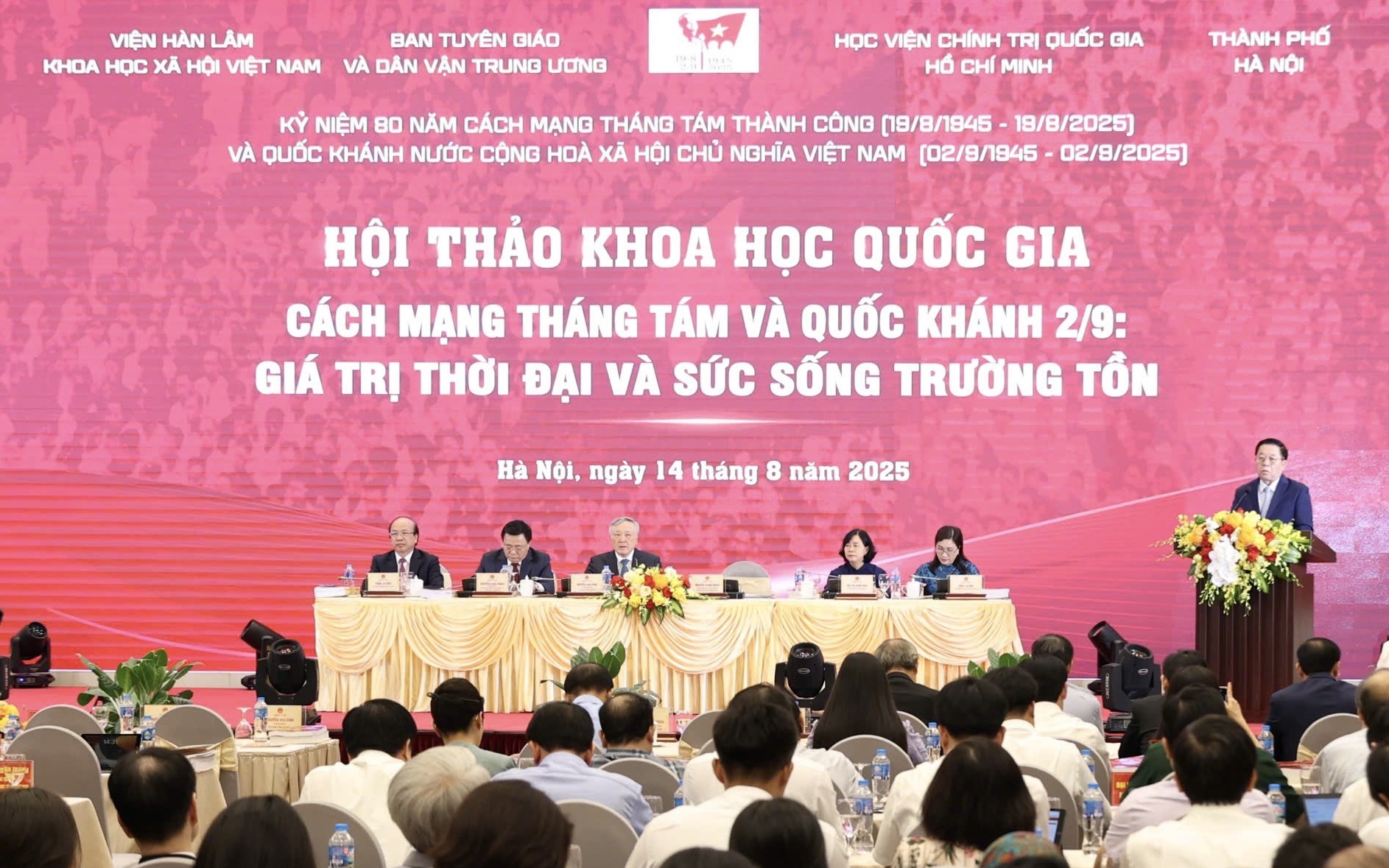 Hanoi hosts national conference on significance of August Revolution and National Day- Ảnh 1. Quang cảnh Hội thảo khoa học quốc gia "Cách mạng Tháng Tám và Quốc khánh 2/9: Giá trị thời đại và sức sống trường tồn"