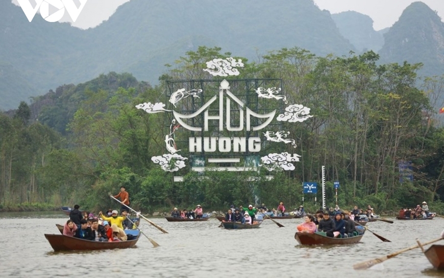 Chùa Hương luôn đông khách mùa lễ hội. Ảnh minh họa/VOV.vn