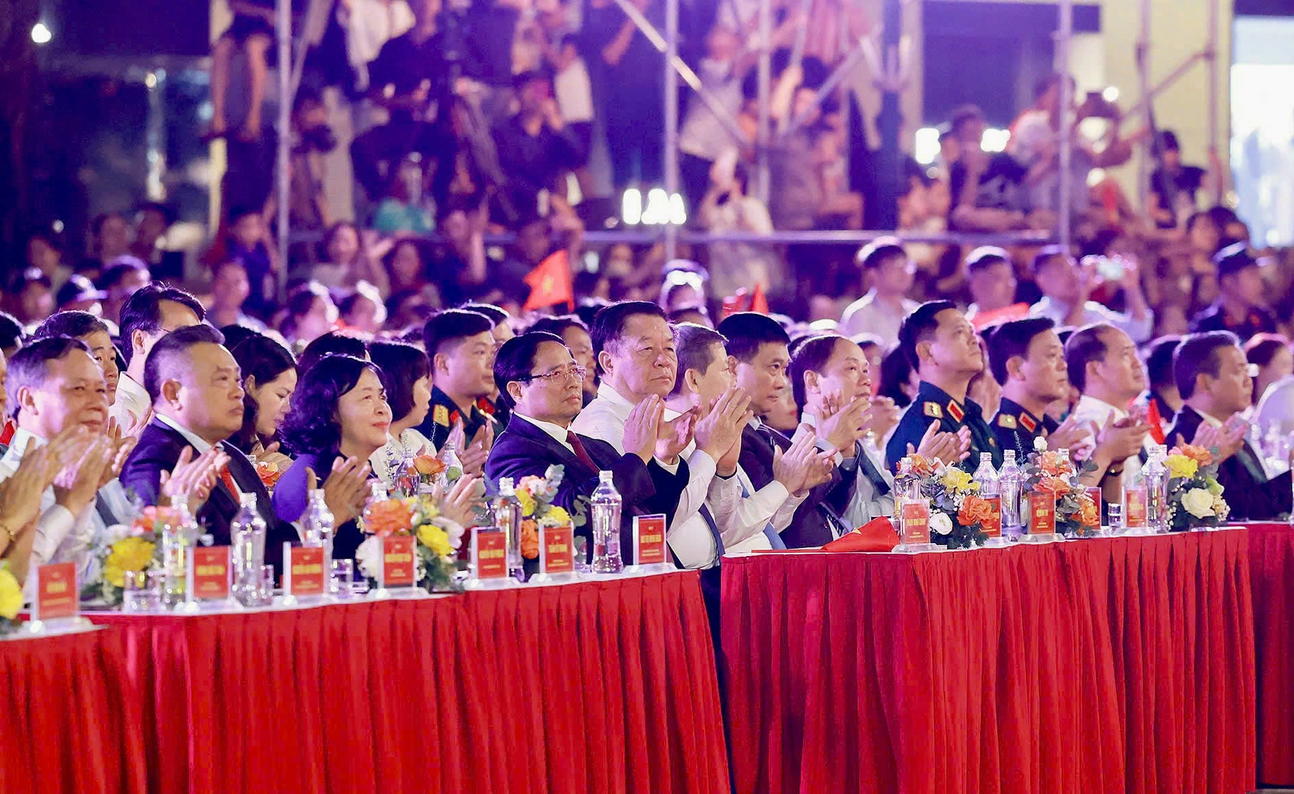 Nhấn vào ảnh để phóng to Hà Nội - Từ mùa thu lịch sử 1945: Bản hùng ca 80 năm vang vọng giữa Quảng trường Cách mạng Tháng Tám- Ảnh 1.