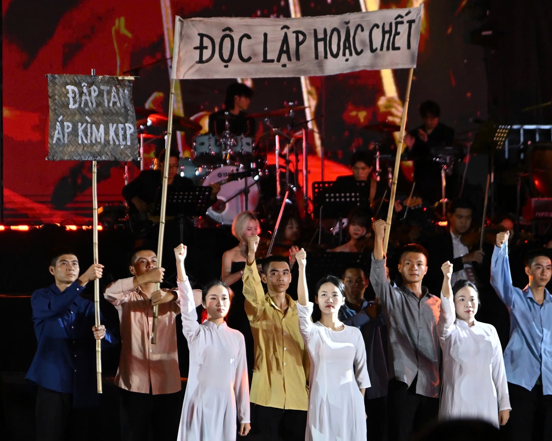 Nhấn vào ảnh để phóng to Hà Nội - Từ mùa thu lịch sử 1945: Bản hùng ca 80 năm vang vọng giữa Quảng trường Cách mạng Tháng Tám- Ảnh 3.