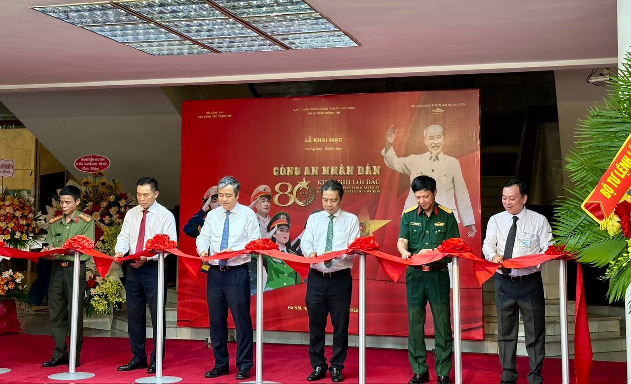 Triển lãm “Công an nhân dân - 80 năm khắc ghi lời Bác”- Ảnh 1.