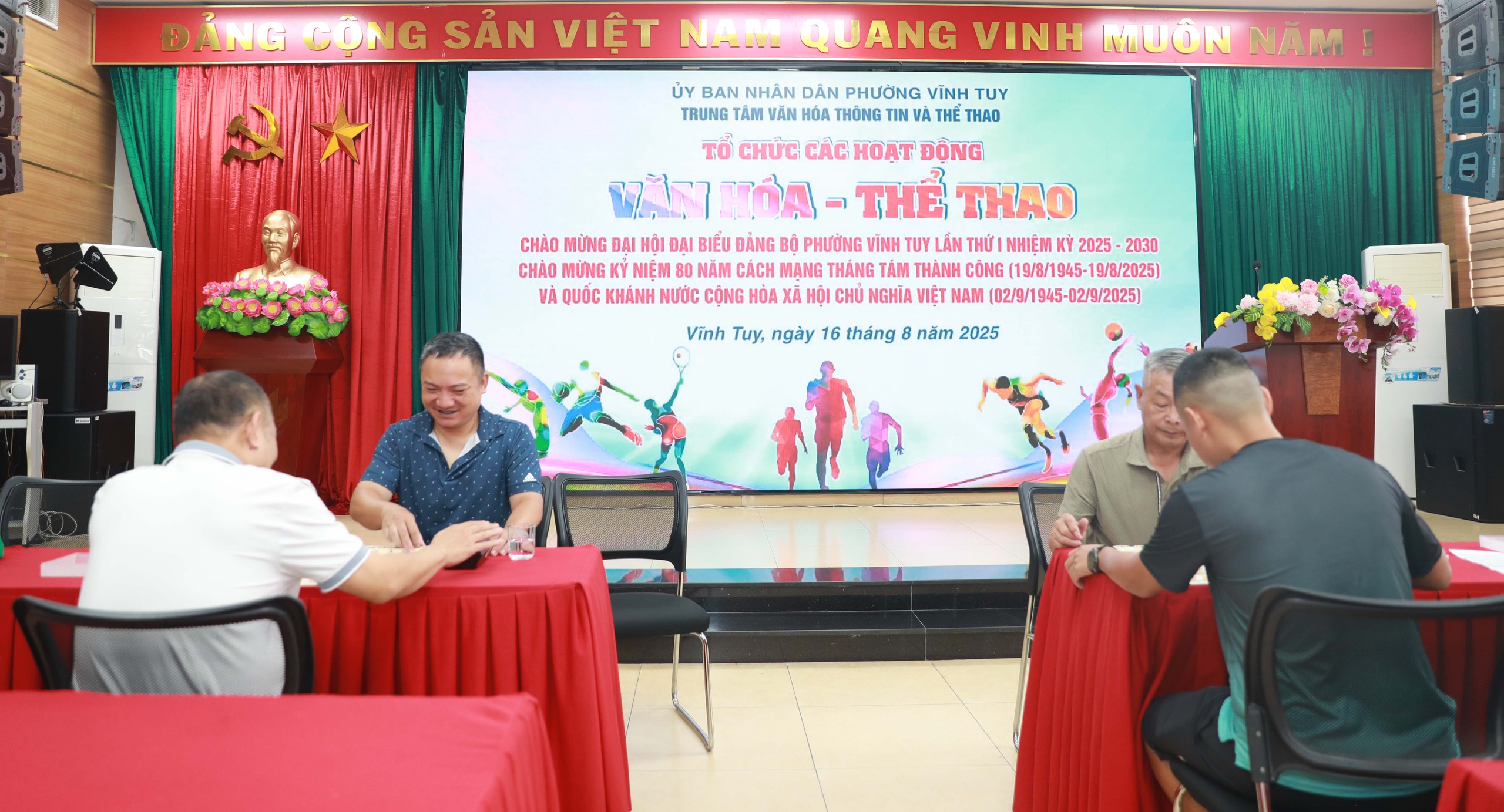 Phường Vĩnh Tuy: Sôi nổi chùm hoạt động thể thao chào mừng Đại hội đại biểu Đảng bộ phường lần thứ I- Ảnh 9. Phường Vĩnh Tuy: Sôi nổi chùm hoạt động thể thao chào mừng Đại hội đại biểu Đảng bộ phường lần thứ I- Ảnh 9.
