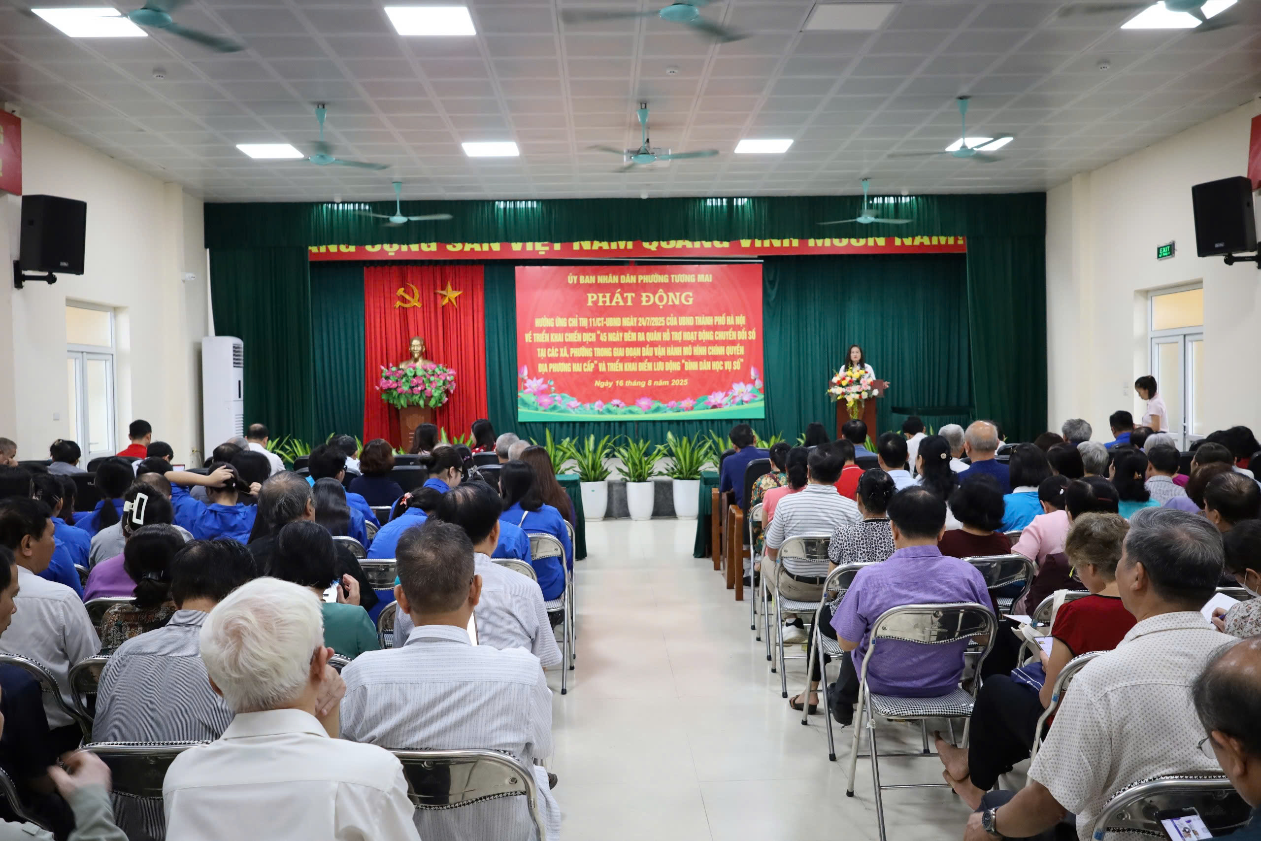 វួដ Tuong Mai៖ នាំមកនូវការបំប្លែងឌីជីថលដល់ក្រុមលំនៅដ្ឋាននីមួយៗ - រូបថត ២. Phường Tương Mai: Đưa chuyển đổi số đến với từng Tổ dân phố- Ảnh 2.