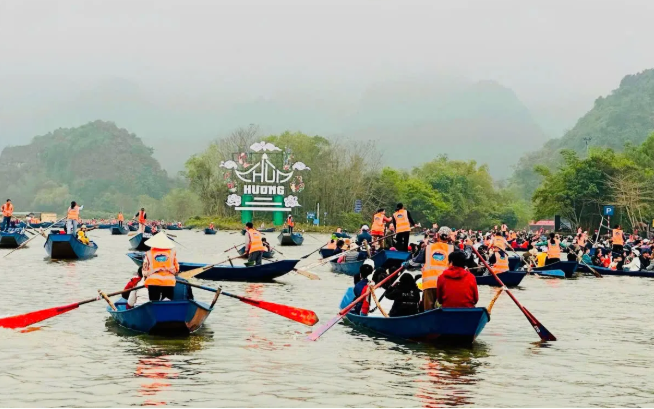 Kiện toàn Ban Chỉ đạo xây dựng, hoàn thiện Đề án bảo tồn và phát huy giá trị khu di tích quốc gia chùa Hương