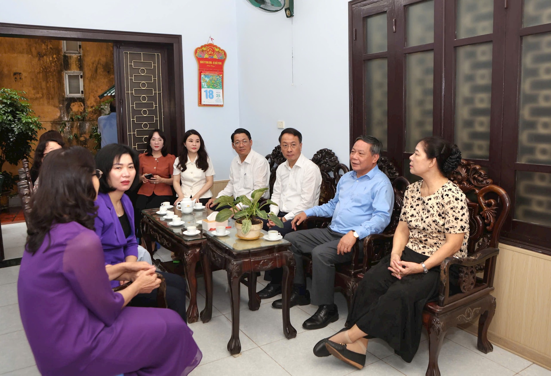 Đồng chí Nguyễn Văn Phong dâng hương tưởng niệm cố Đại tướng Nguyễn Quyết, thăm cán bộ lão thành cách mạng- Ảnh 2.