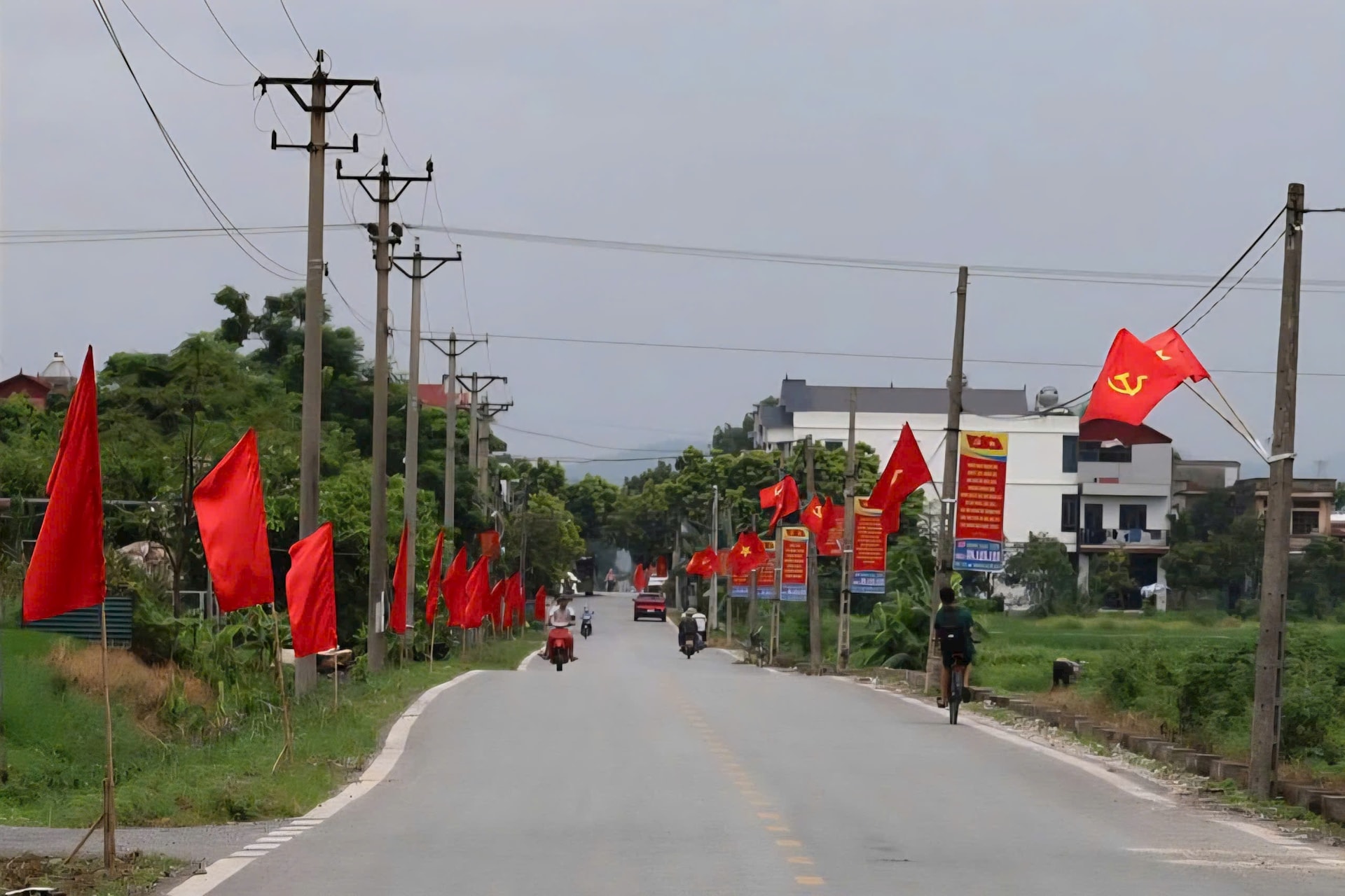 Jawatankuasa Parti Komune Da Phuc untuk penggal 2025-2030: Solidariti - Terobosan - Pembangunan mampan - Foto 4. Đảng bộ xã Đa Phúc nhiệm kỳ 2025-2030: Đoàn kết - Đột phá - Phát triển bền vững- Ảnh 4.