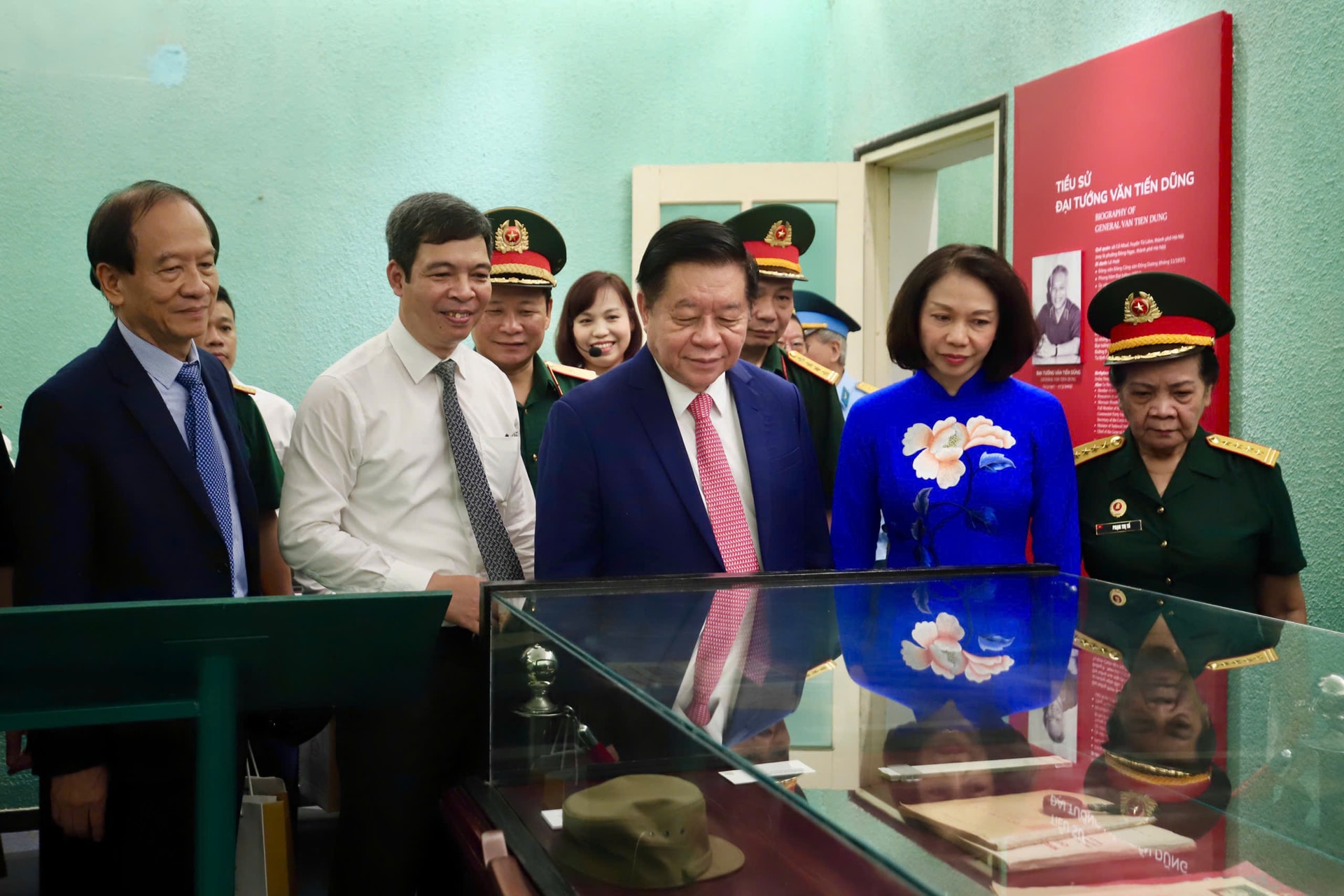 Khai mạc chuỗi các hoạt động trưng bày tại “Nhà và Hầm D67, Hầm Cơ yếu - Bộ Tổng tham mưu, Kỳ đài/ Cột cờ Hà Nội".- Ảnh 2.