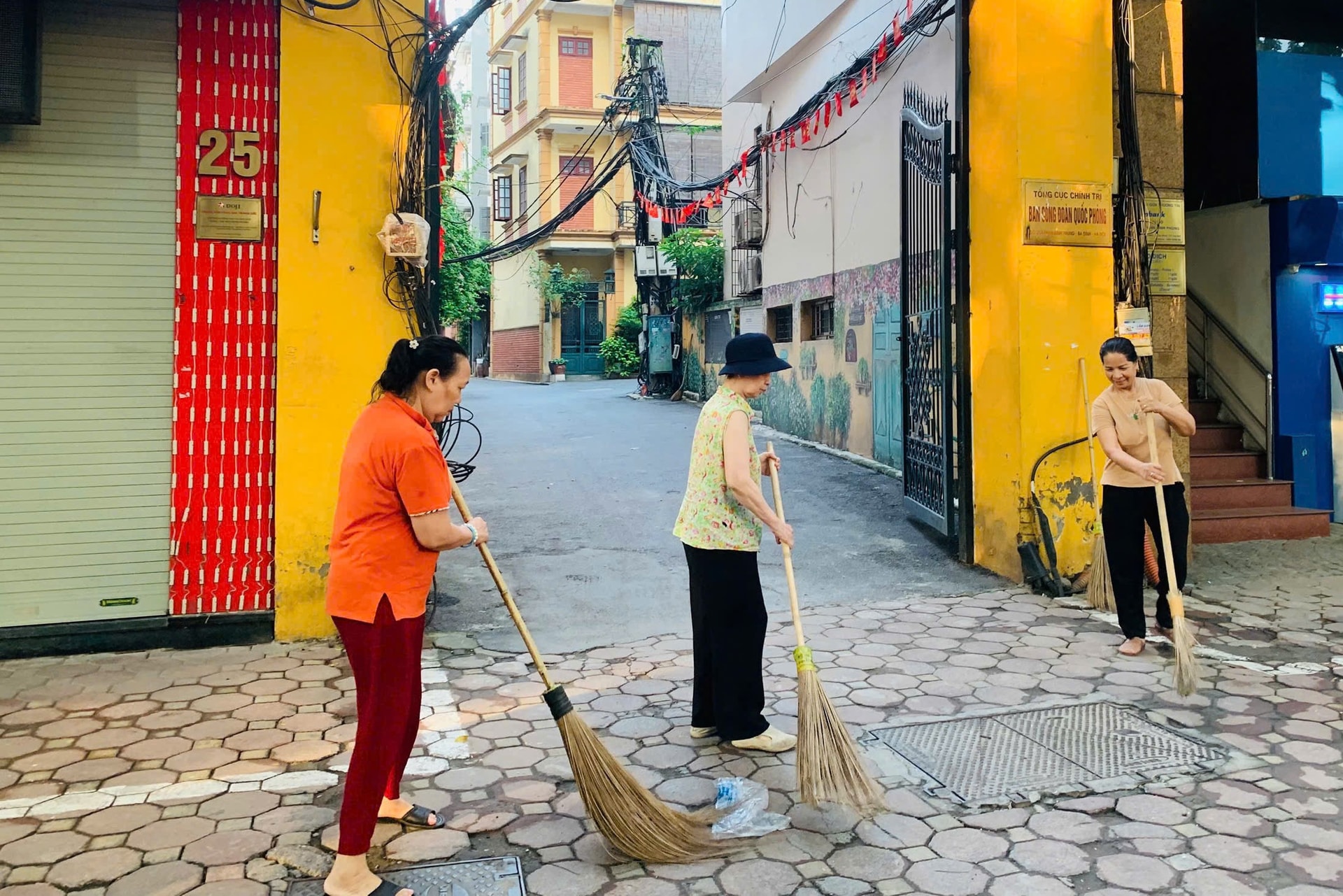 Các phường Giảng Võ, Ngọc Hà, Ba Đình đồng loạt ra quân tổng vệ sinh môi trường- Ảnh 9.