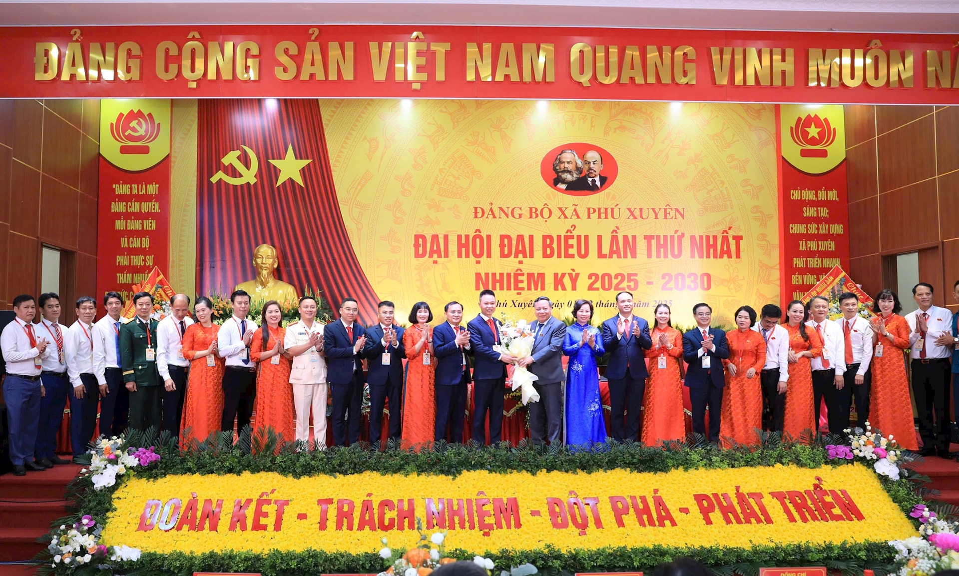 Xã Phú Xuyên phát huy thế mạnh, gắn kết chặt chẽ phát triển công nghiệp văn hóa, du lịch và làng nghề- Ảnh 7.