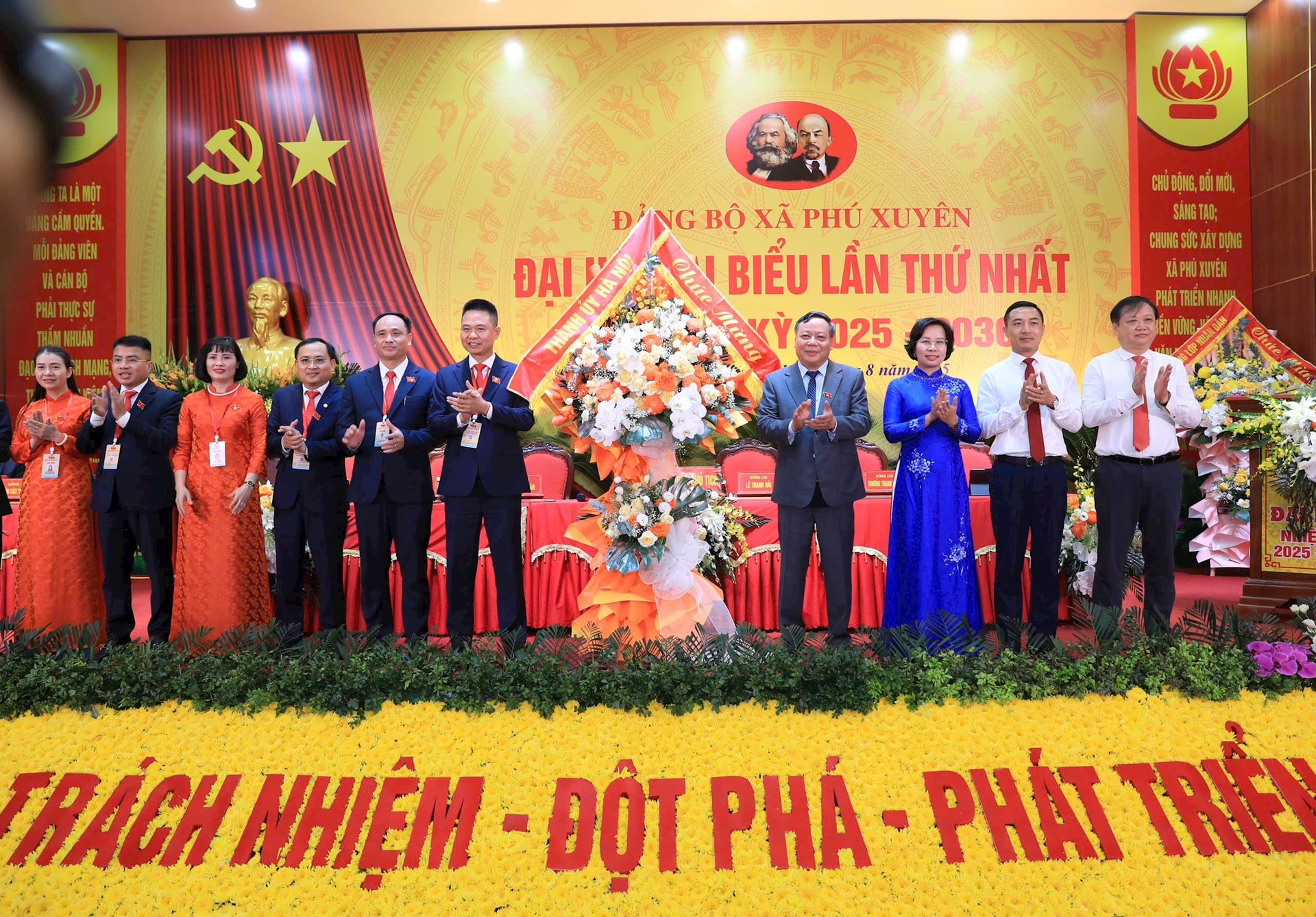 Xã Phú Xuyên phát huy thế mạnh, gắn kết chặt chẽ phát triển công nghiệp văn hóa, du lịch và làng nghề- Ảnh 4.
