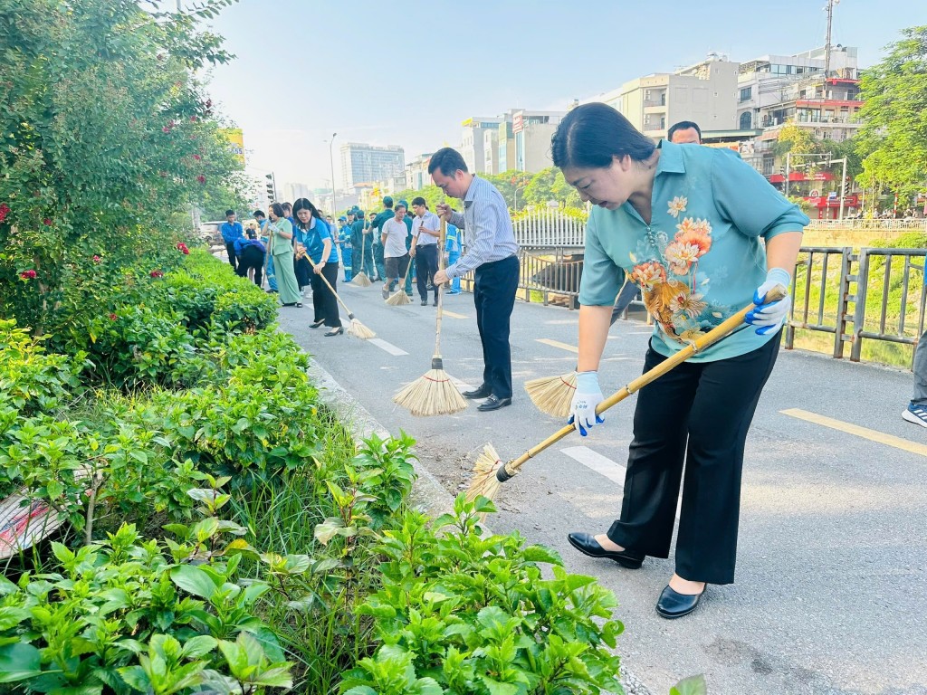 Tuyên truyền, vận động Nhân dân giữ gìn vệ sinh từng ngôi nhà, ngõ phố- Ảnh 2.
