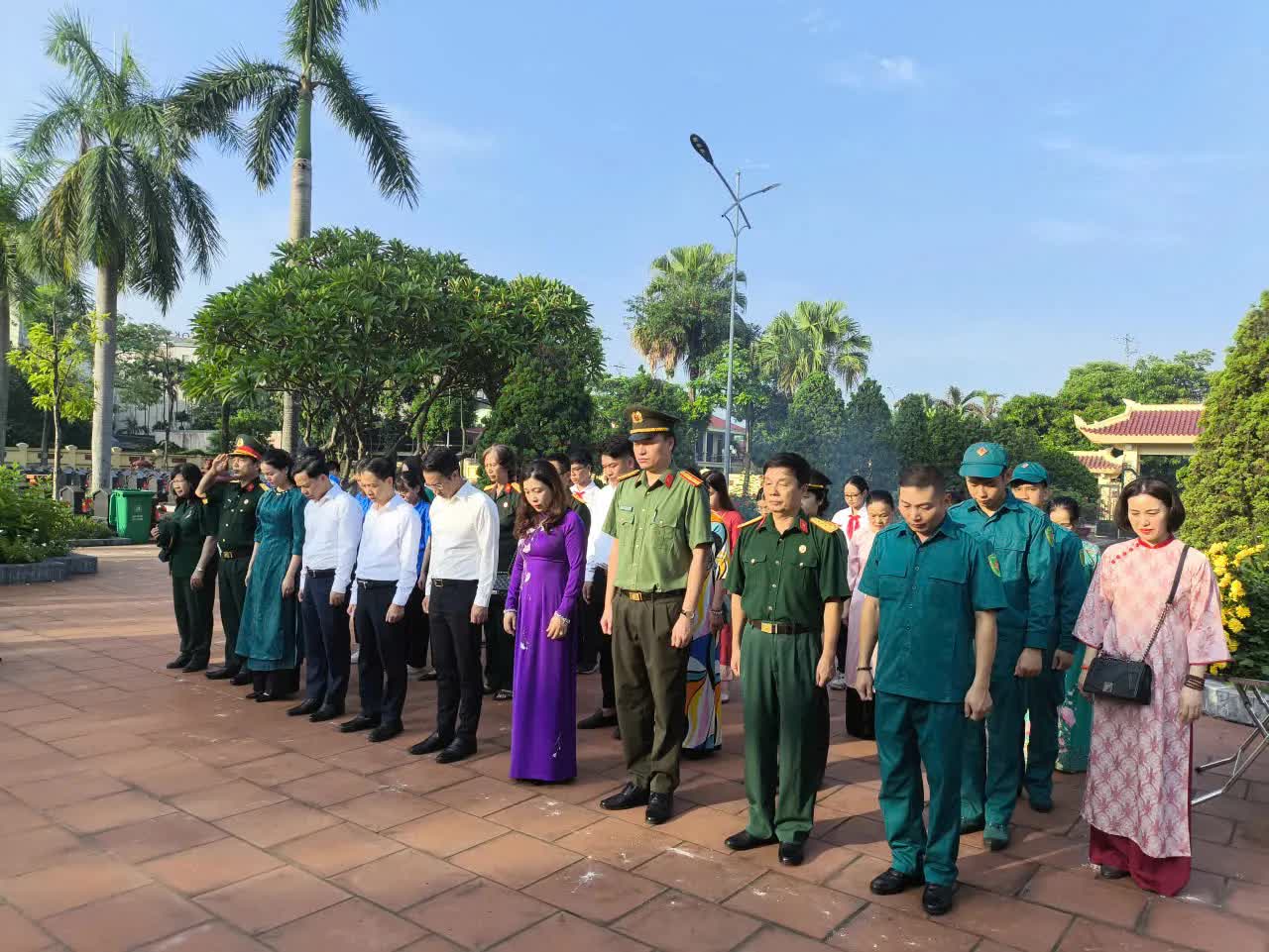 Phường Hoàn Kiếm dâng hương tưởng nhớ các Anh hùng liệt sĩ- Ảnh 3.