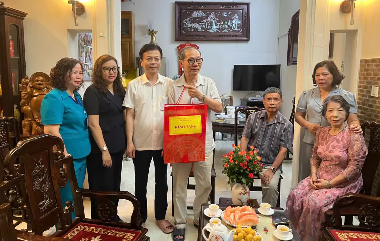 Bí thư Đảng ủy phường Tây Hồ Nguyễn Đình Khuyến thăm, tặng quà người có công nhân dịp 2/9- Ảnh 6.