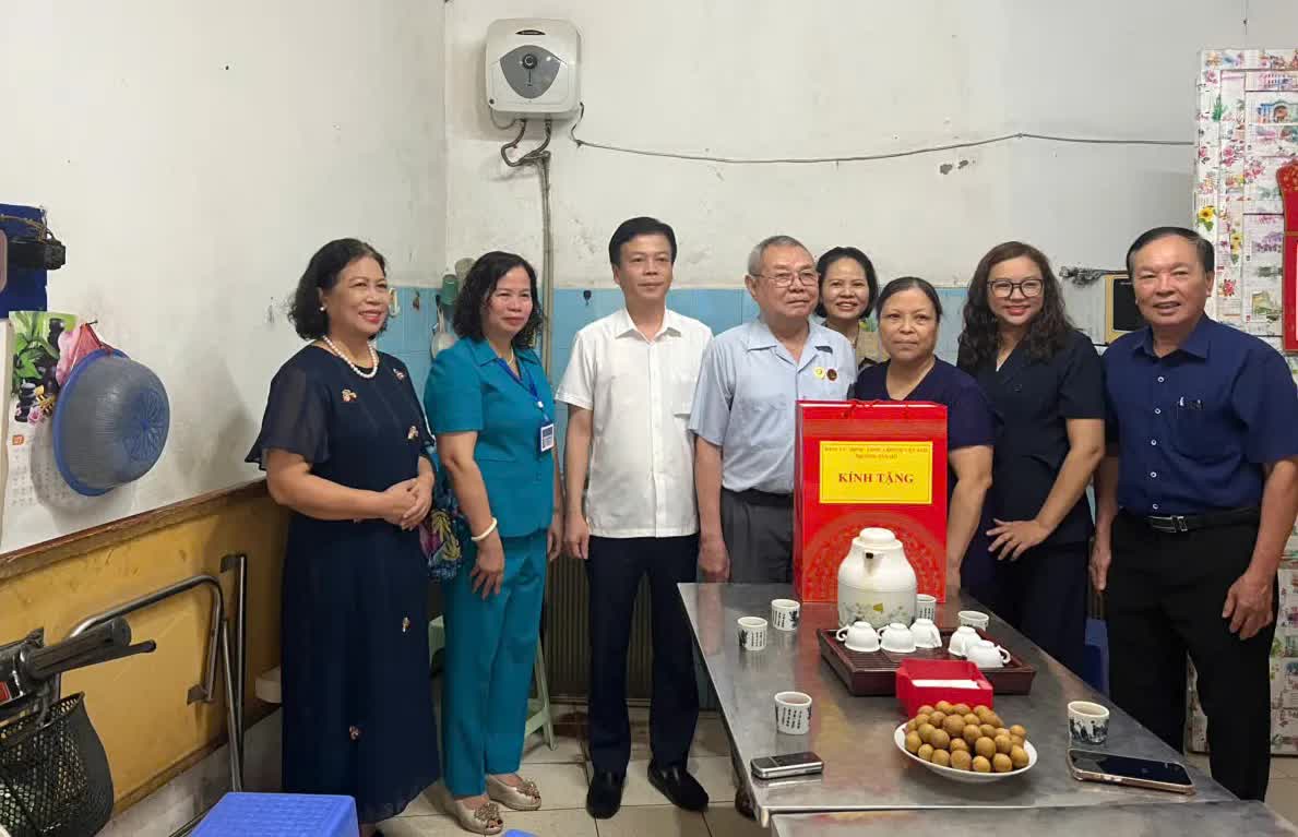 Bí thư Đảng ủy phường Tây Hồ Nguyễn Đình Khuyến thăm, tặng quà người có công nhân dịp 2/9- Ảnh 5.