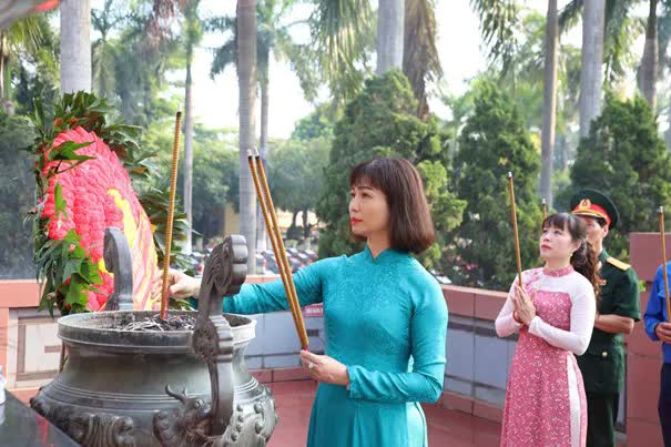 Phường Hoàn Kiếm dâng hương tưởng nhớ các Anh hùng liệt sĩ- Ảnh 2.