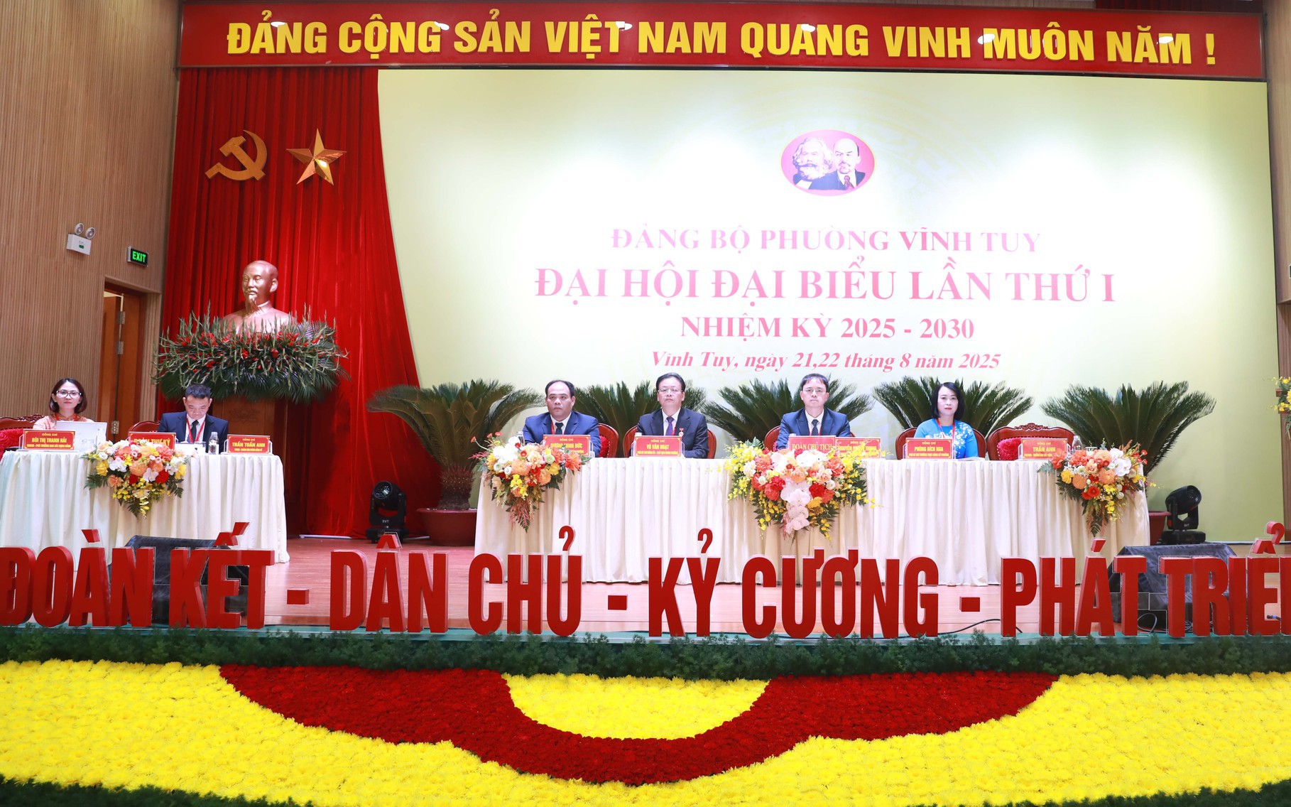 Đoàn Chủ tịch điều hành đại hội