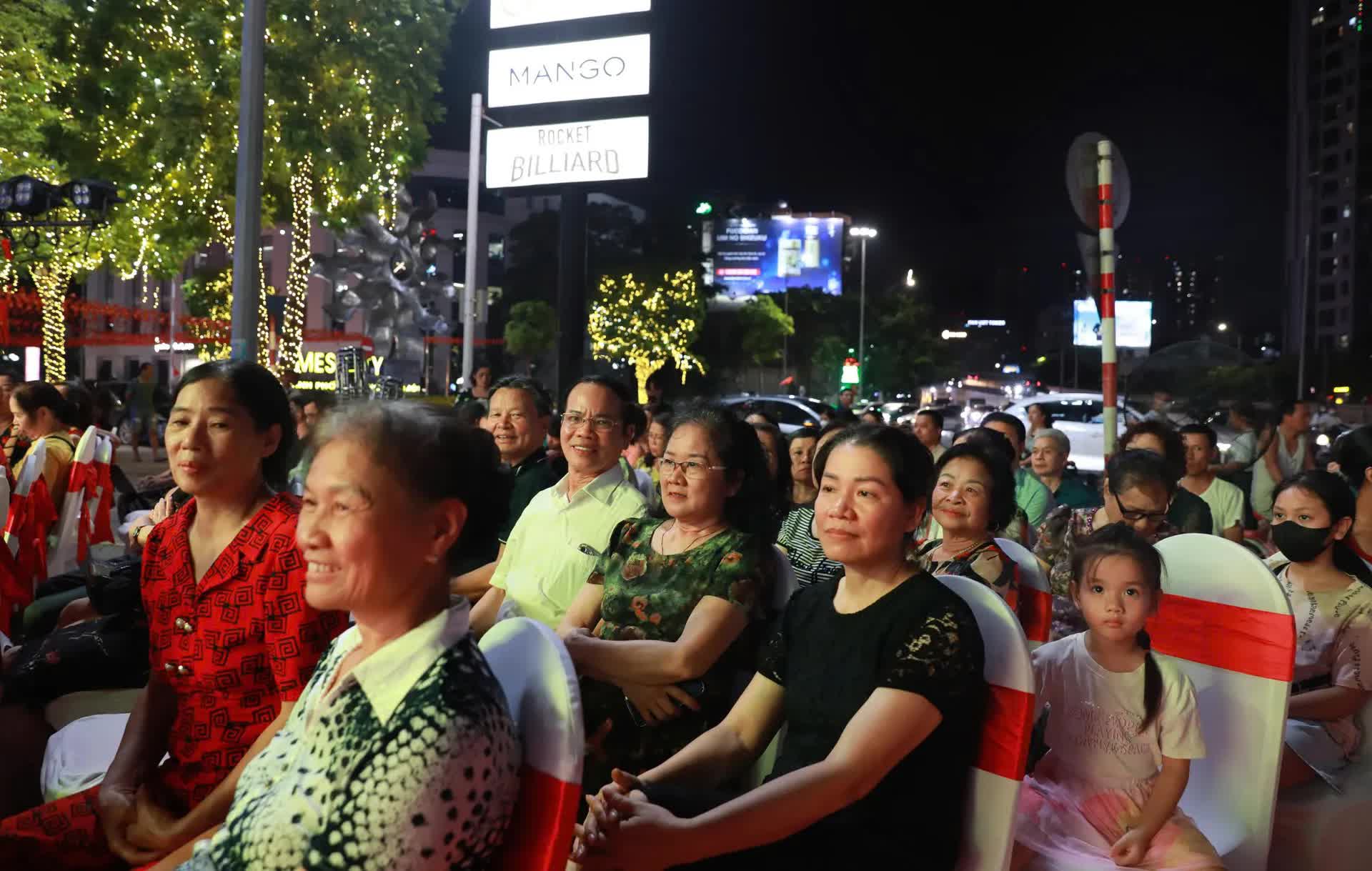 Đặc sắc chương trình nghệ thuật chào mừng thành công Đại hội đại biểu phường Vĩnh Tuy- Ảnh 2.