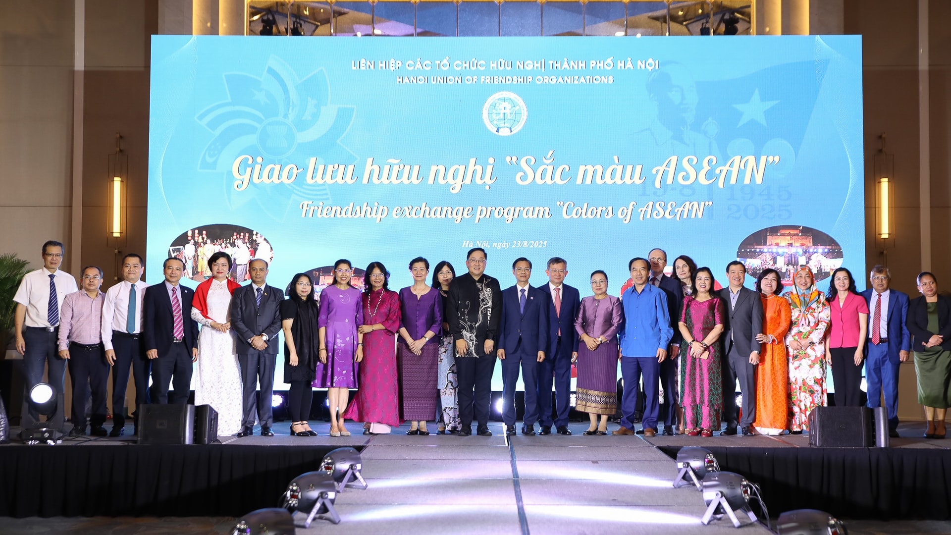 Rực rỡ sắc màu giao lưu hữu nghị ASEAN- Ảnh 1.