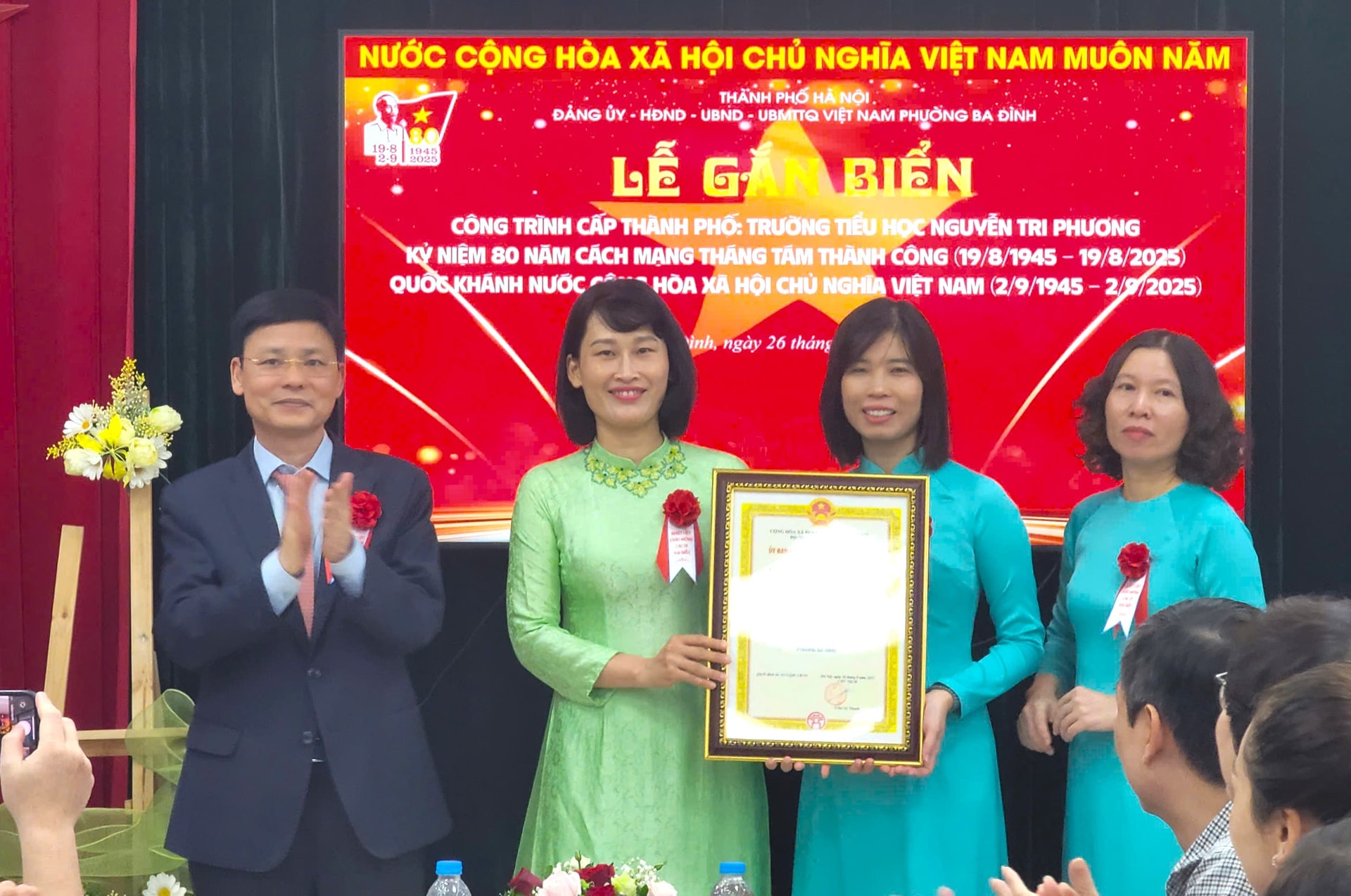 Phường Ba Đình gắn biển công trình Trường Tiểu học Nguyễn Tri Phương- Ảnh 1.