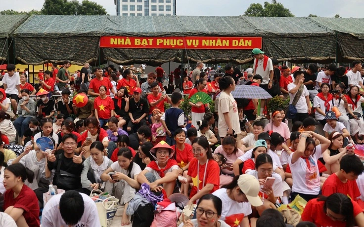 Lắp dựng 10 nhà bạt dã chiến phục vụ Nhân dân tham dự Lễ diễu binh, diễu hành A80